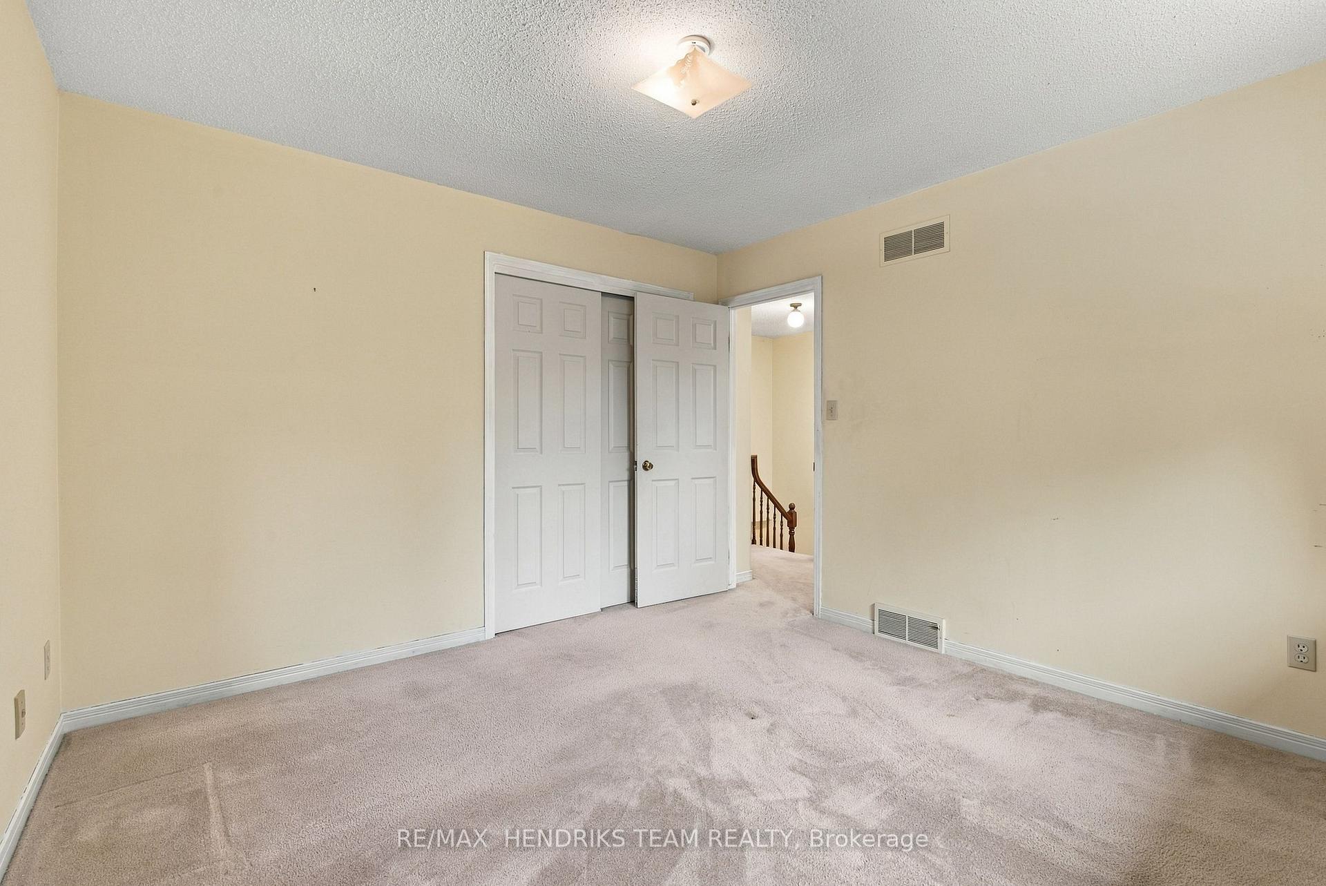 Photo 28 of 17 Farmington Drive, St. Catharines, Grapeview — HOMEH