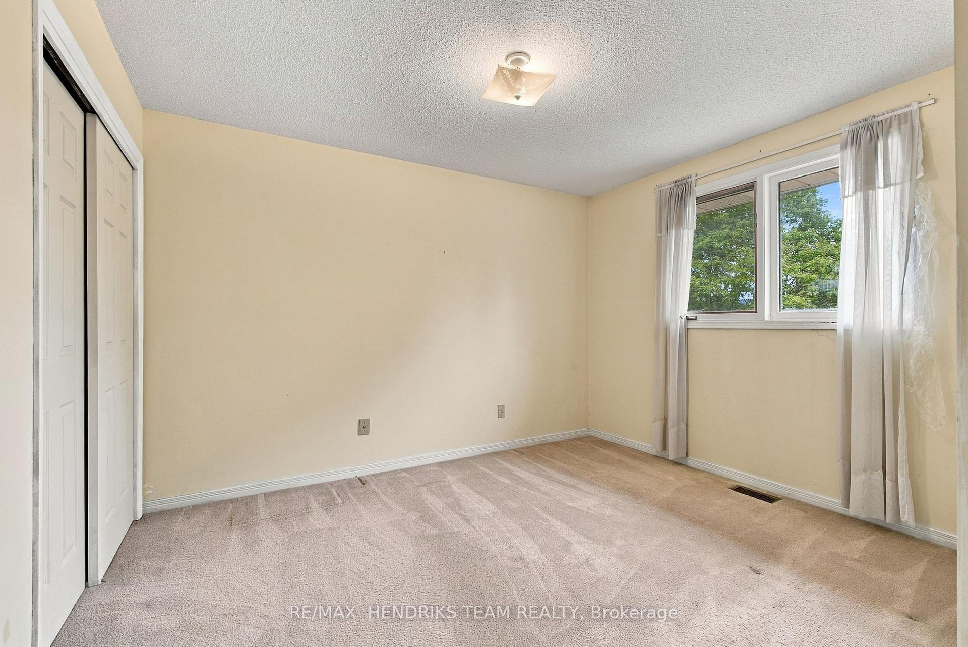Photo 29 of 17 Farmington Drive, St. Catharines, Grapeview — HOMEH