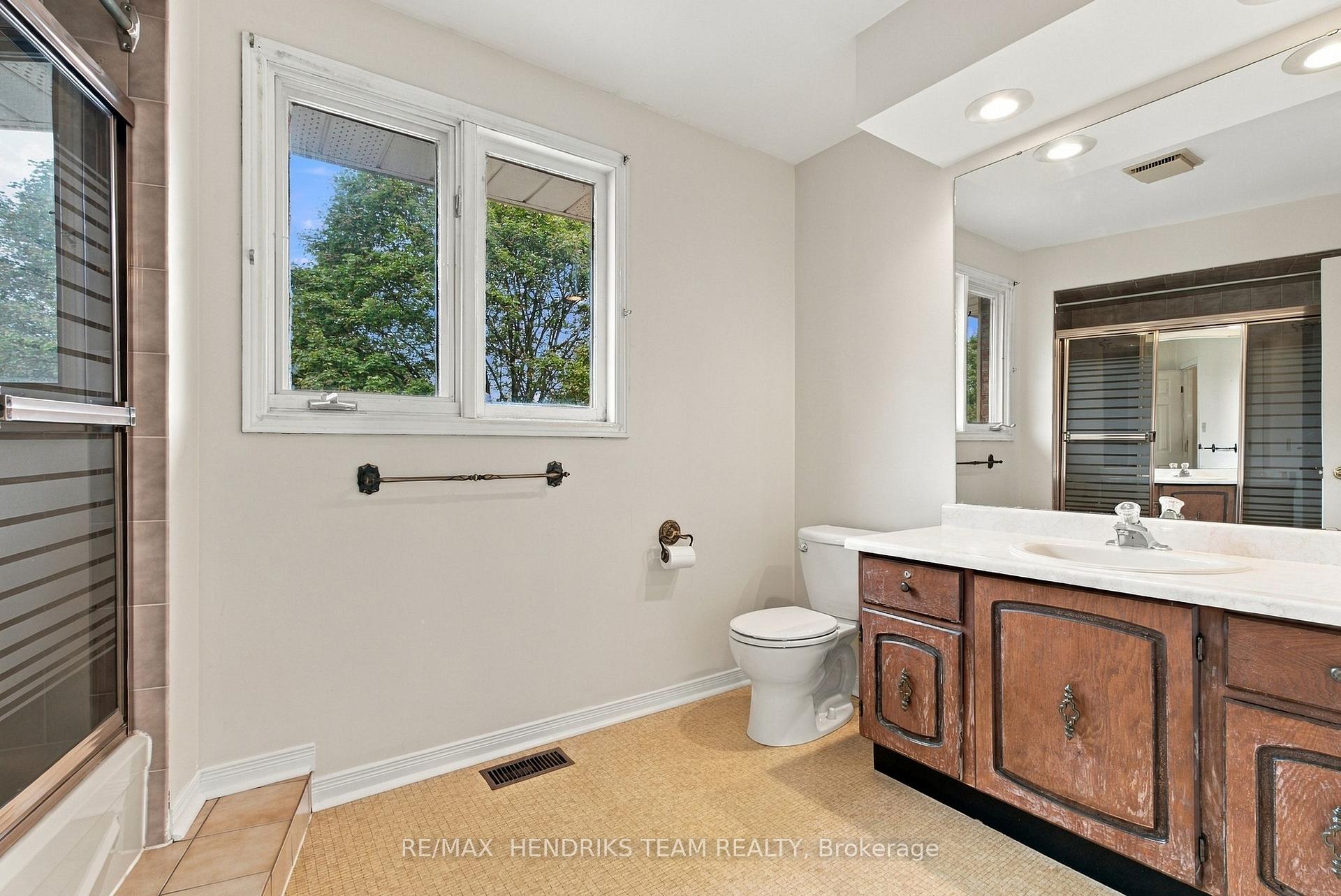 Photo 31 of 17 Farmington Drive, St. Catharines, Grapeview — HOMEH