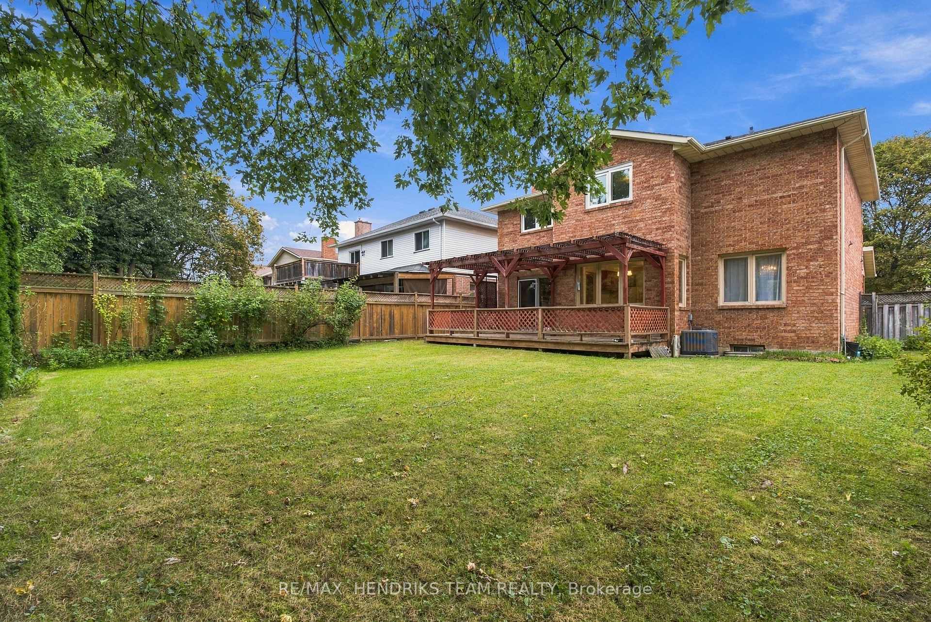 Photo 32 of 17 Farmington Drive, St. Catharines, Grapeview — HOMEH