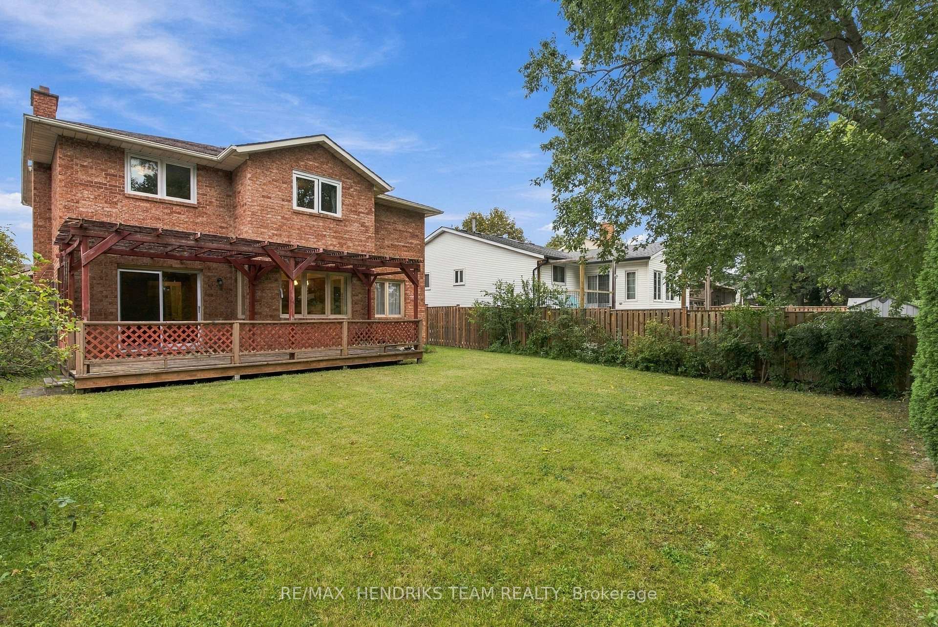Photo 33 of 17 Farmington Drive, St. Catharines, Grapeview — HOMEH