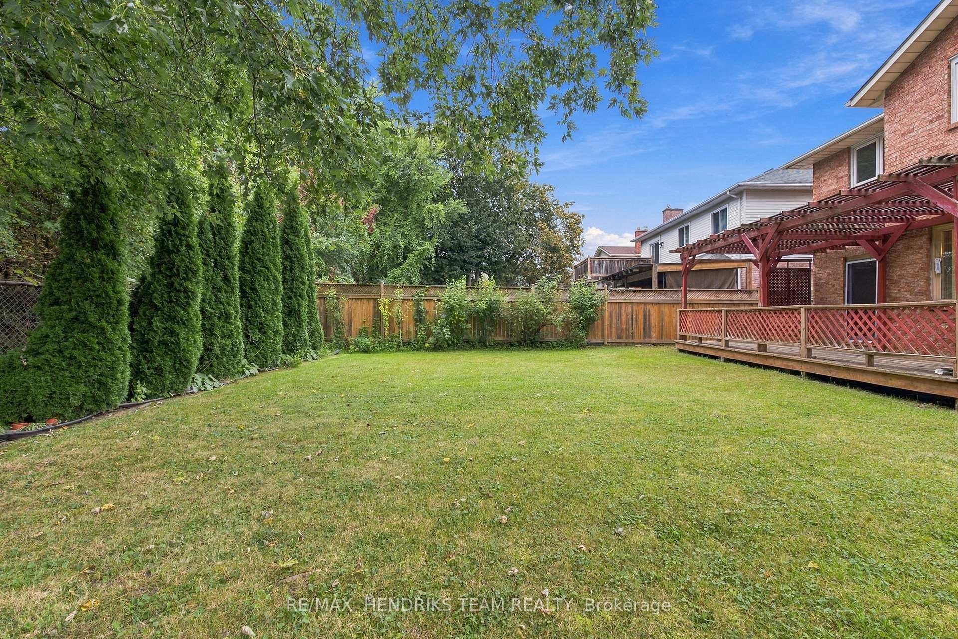 Photo 35 of 17 Farmington Drive, St. Catharines, Grapeview — HOMEH