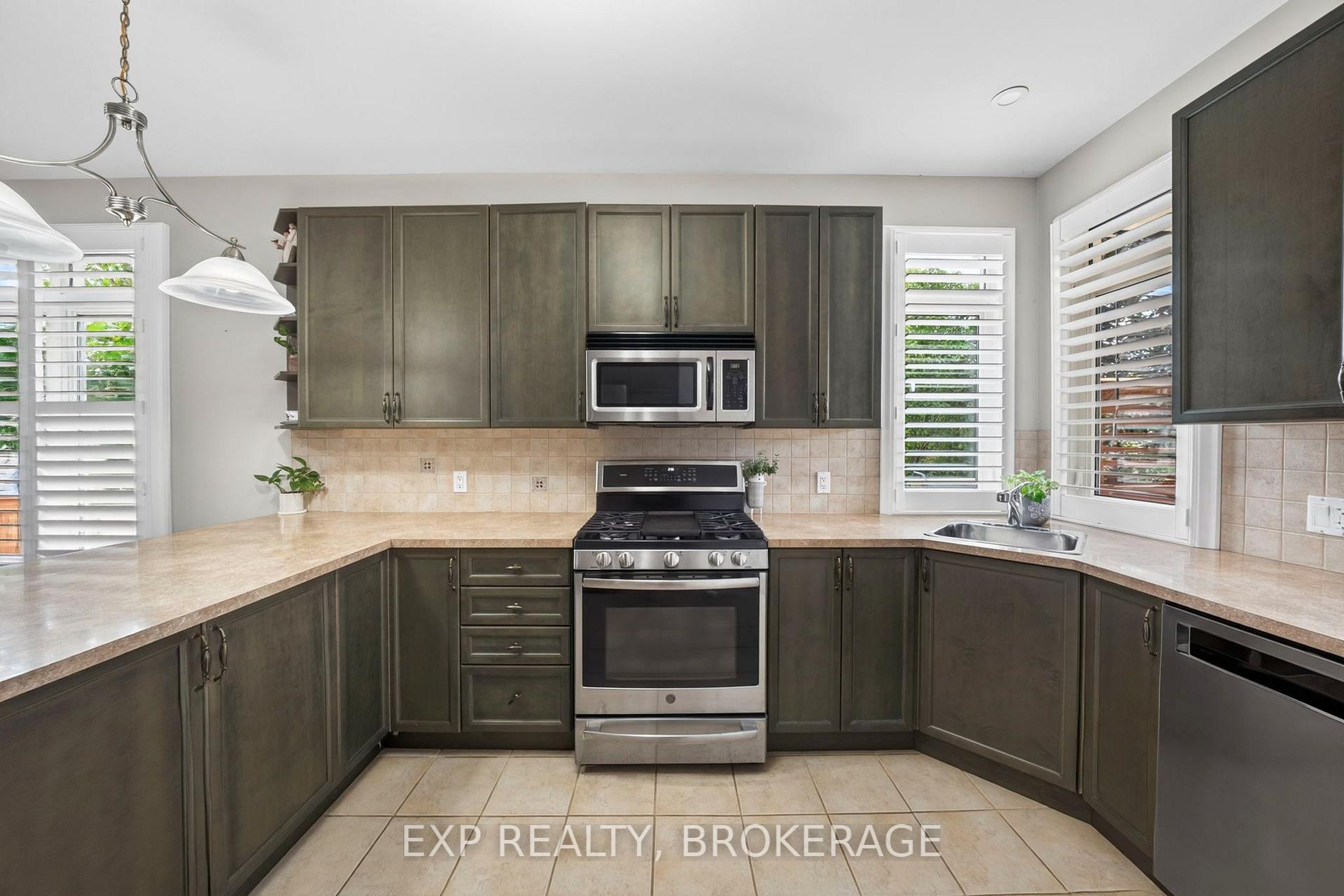 Photo 4 of 411 Abbot Street, Kingston, City Northwest — HOMEH