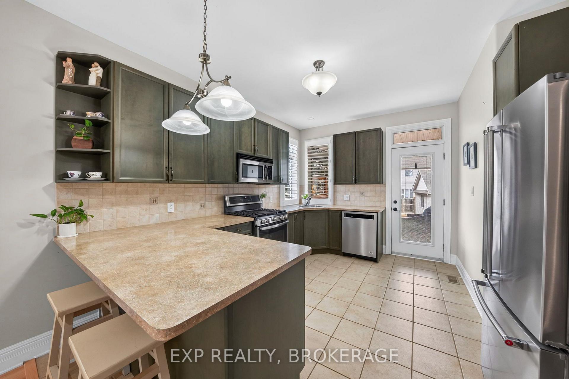 Photo 5 of 411 Abbot Street, Kingston, City Northwest — HOMEH