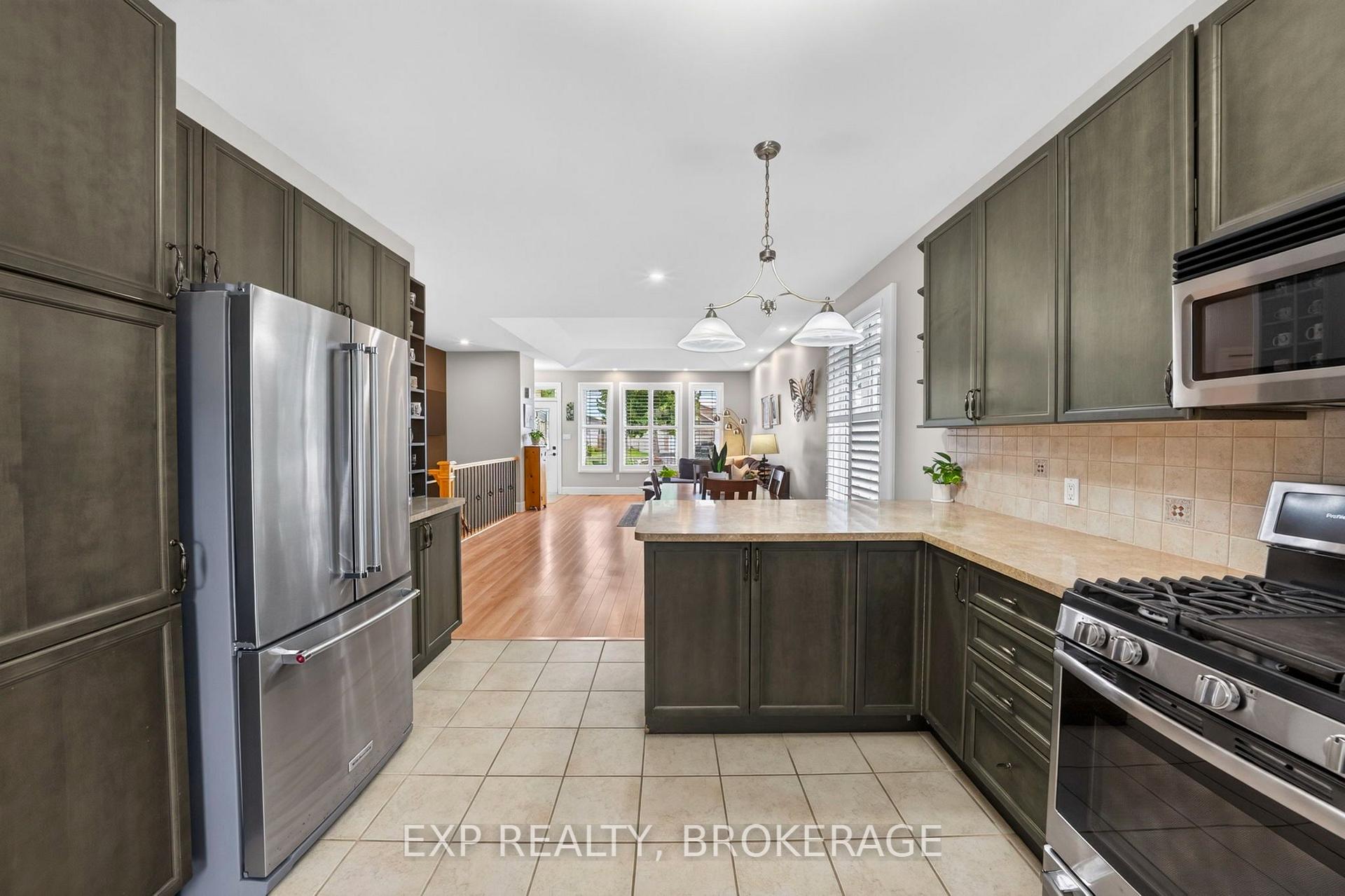 Photo 6 of 411 Abbot Street, Kingston, City Northwest — HOMEH