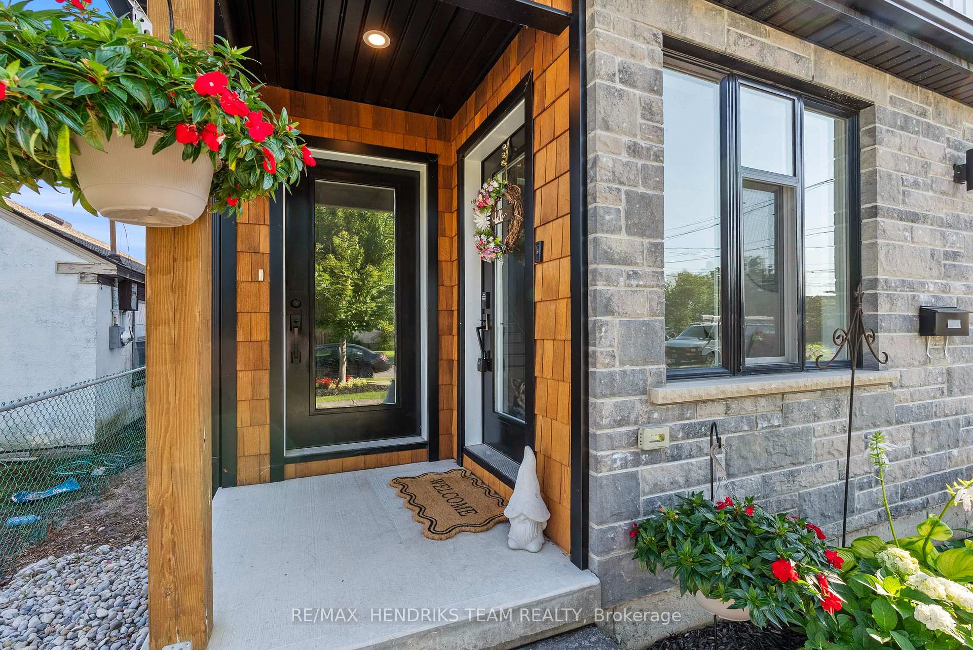 Photo 4 of 24 Prospect Avenue, St. Catharines, Facer — HOMEH
