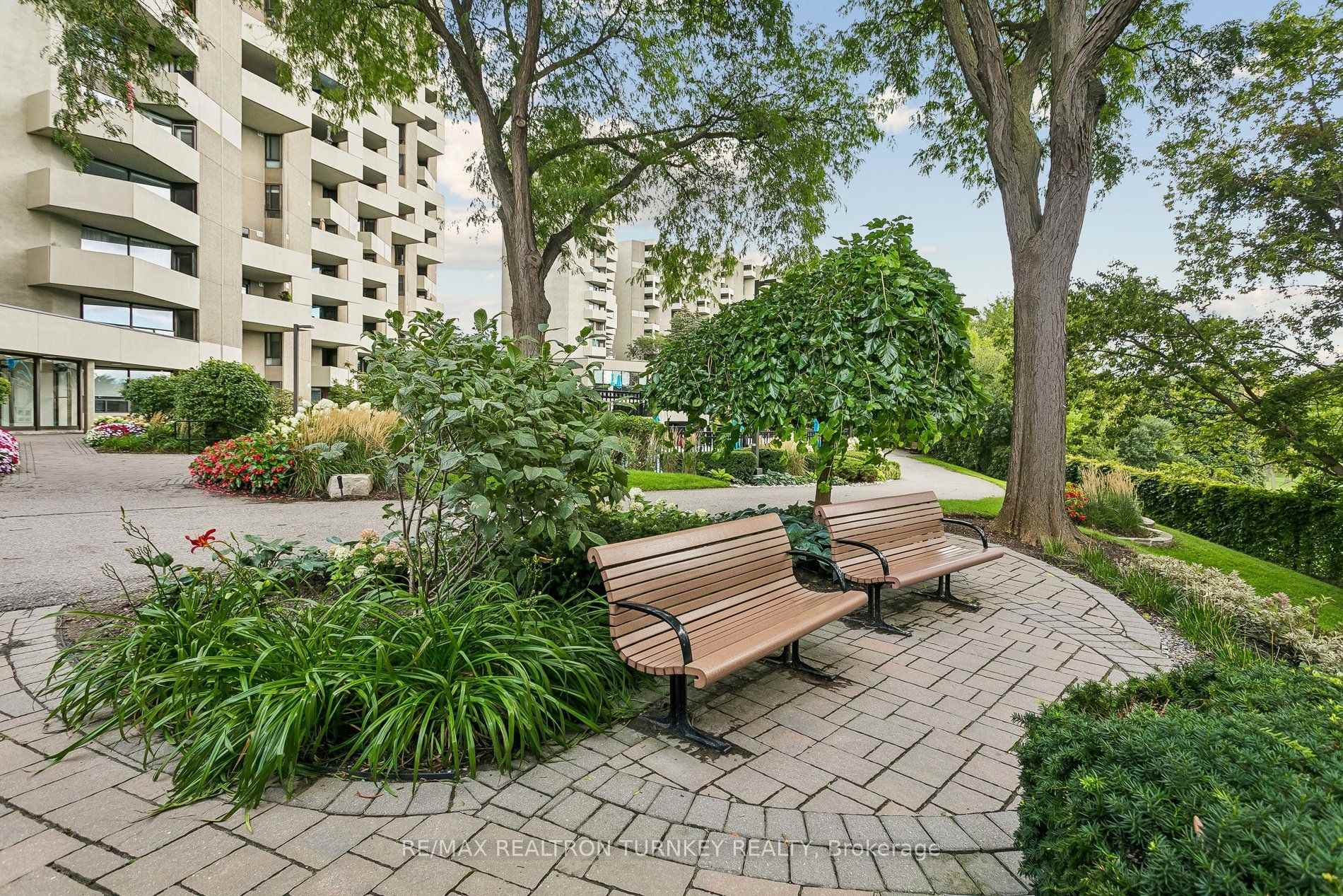 Photo 6 of Unit A12, 296 Mill Road, Etobicoke, Markland Wood — HOMEH