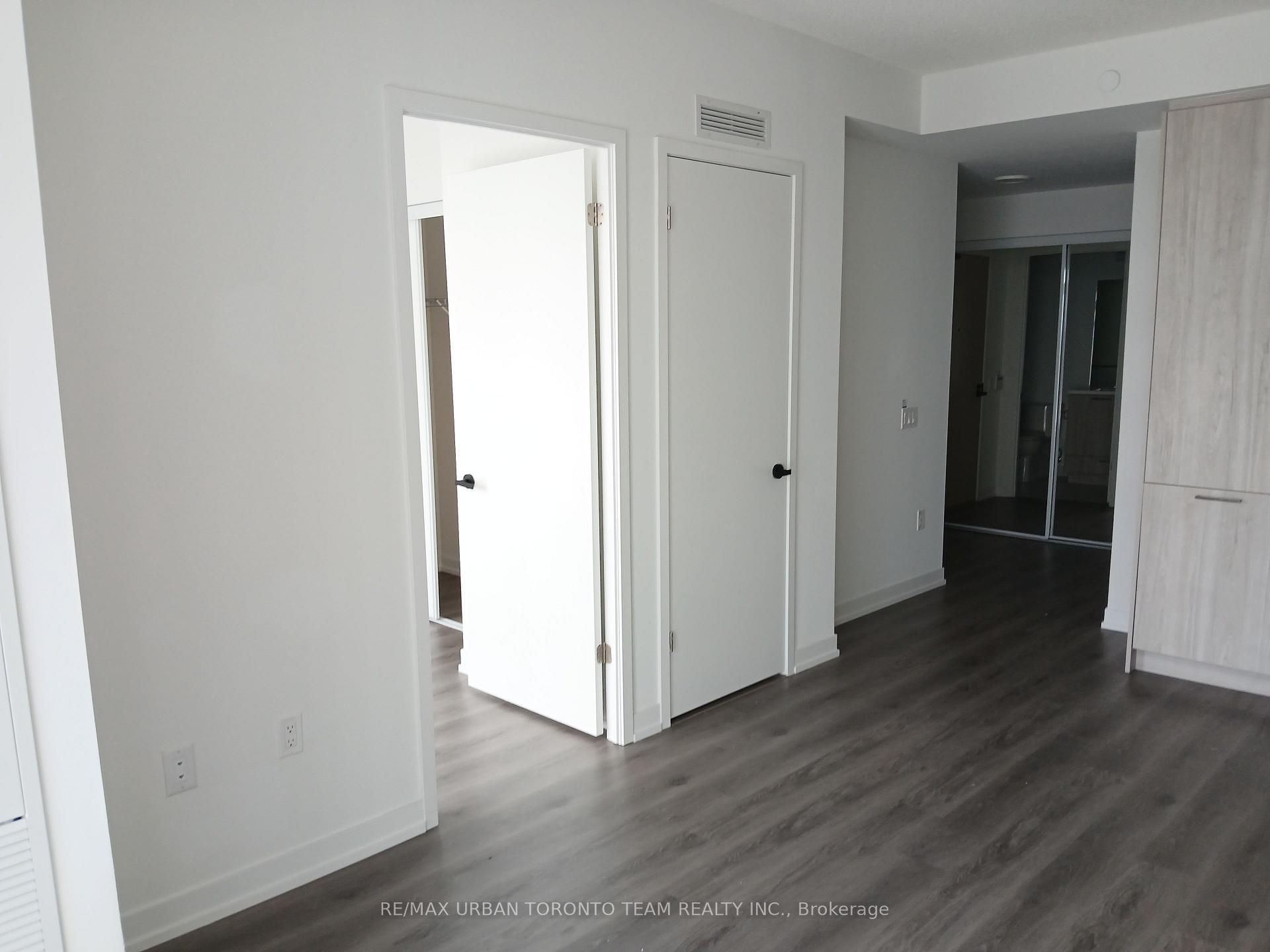 Photo 6 of Unit 6001, 225 Commerce Street, Vaughan, Vaughan Corporate Centre — HOMEH