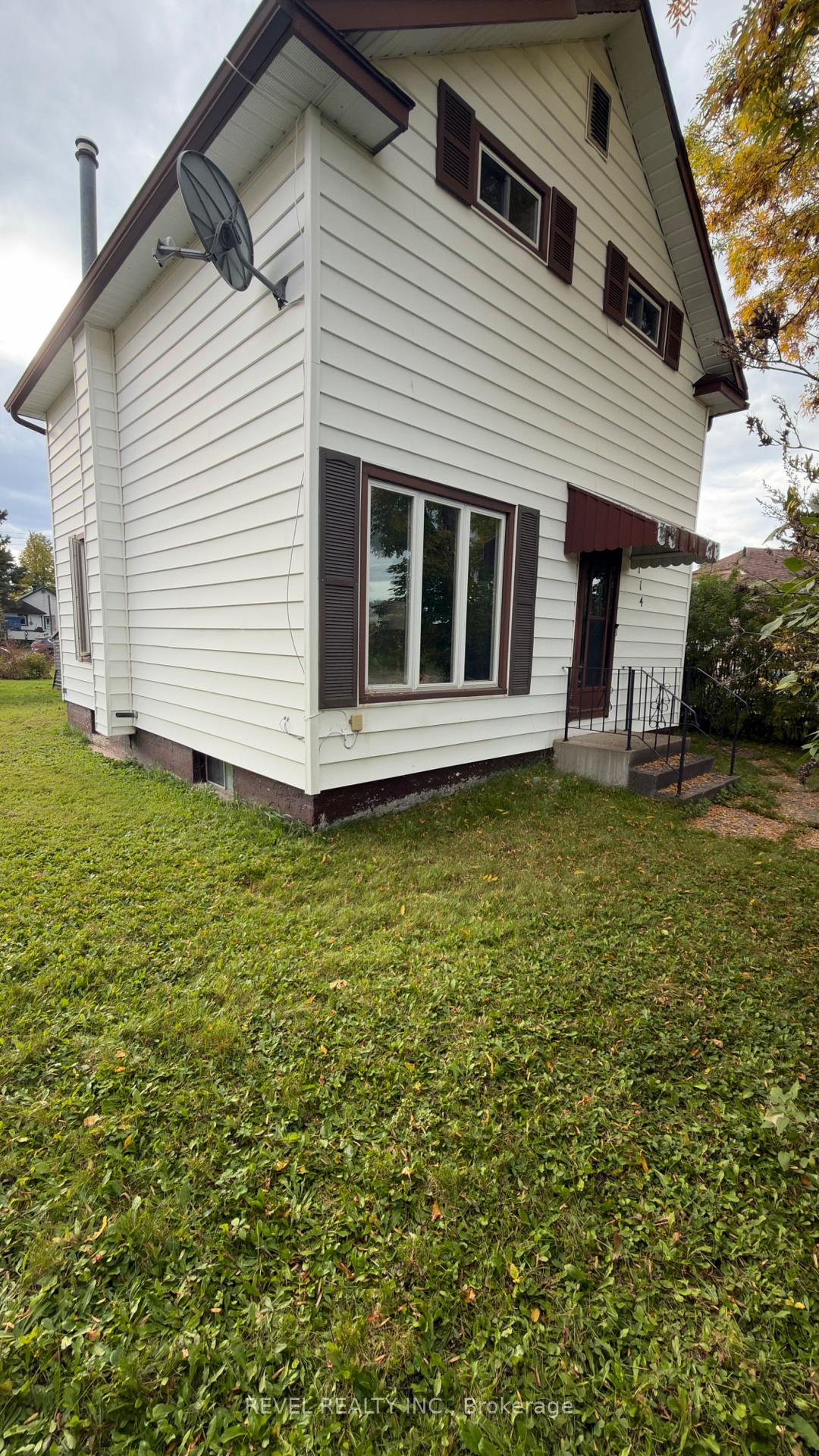 Photo 2 of 114 Circle Place, Iroquois Falls — HOMEH