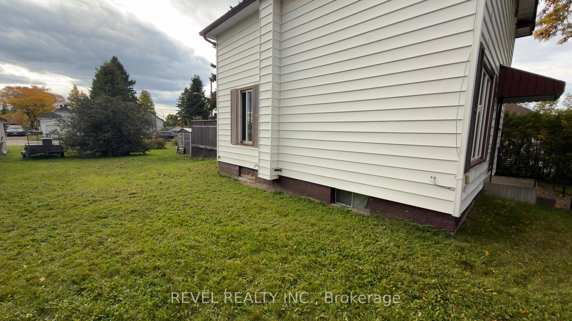 Photo 3 of 114 Circle Place, Iroquois Falls — HOMEH