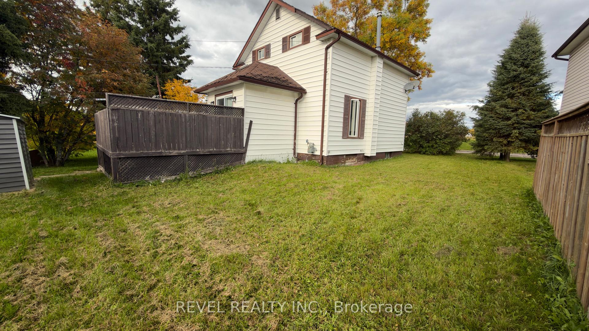 Photo 4 of 114 Circle Place, Iroquois Falls — HOMEH