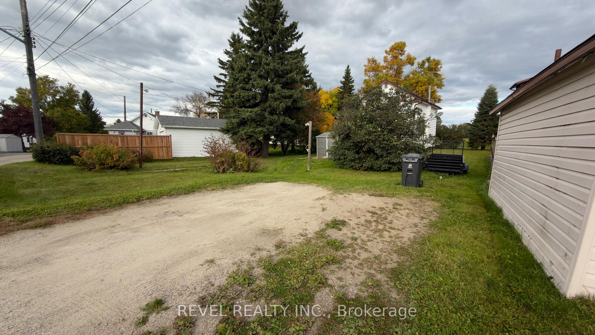 Photo 5 of 114 Circle Place, Iroquois Falls — HOMEH