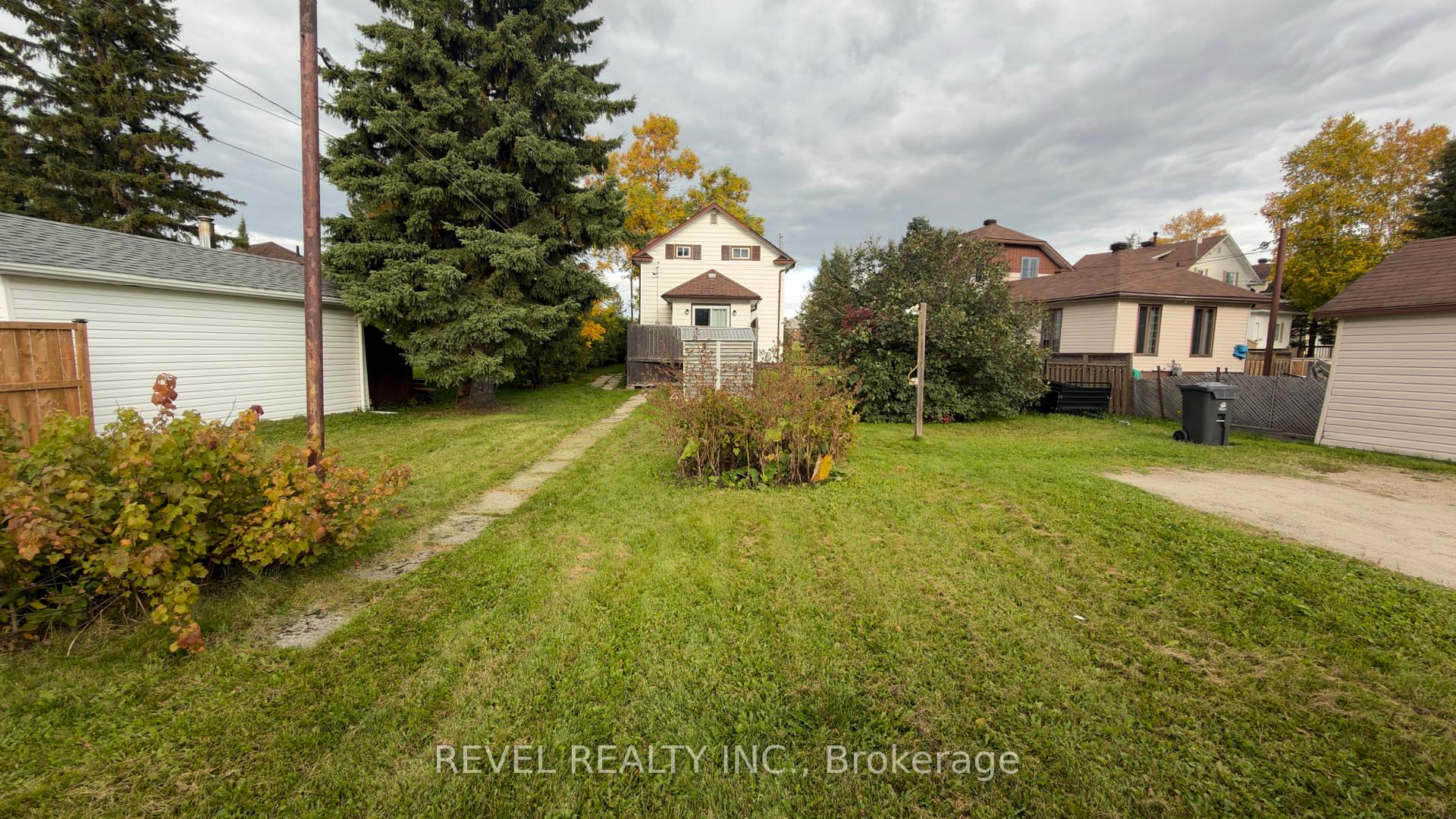 Photo 6 of 114 Circle Place, Iroquois Falls — HOMEH