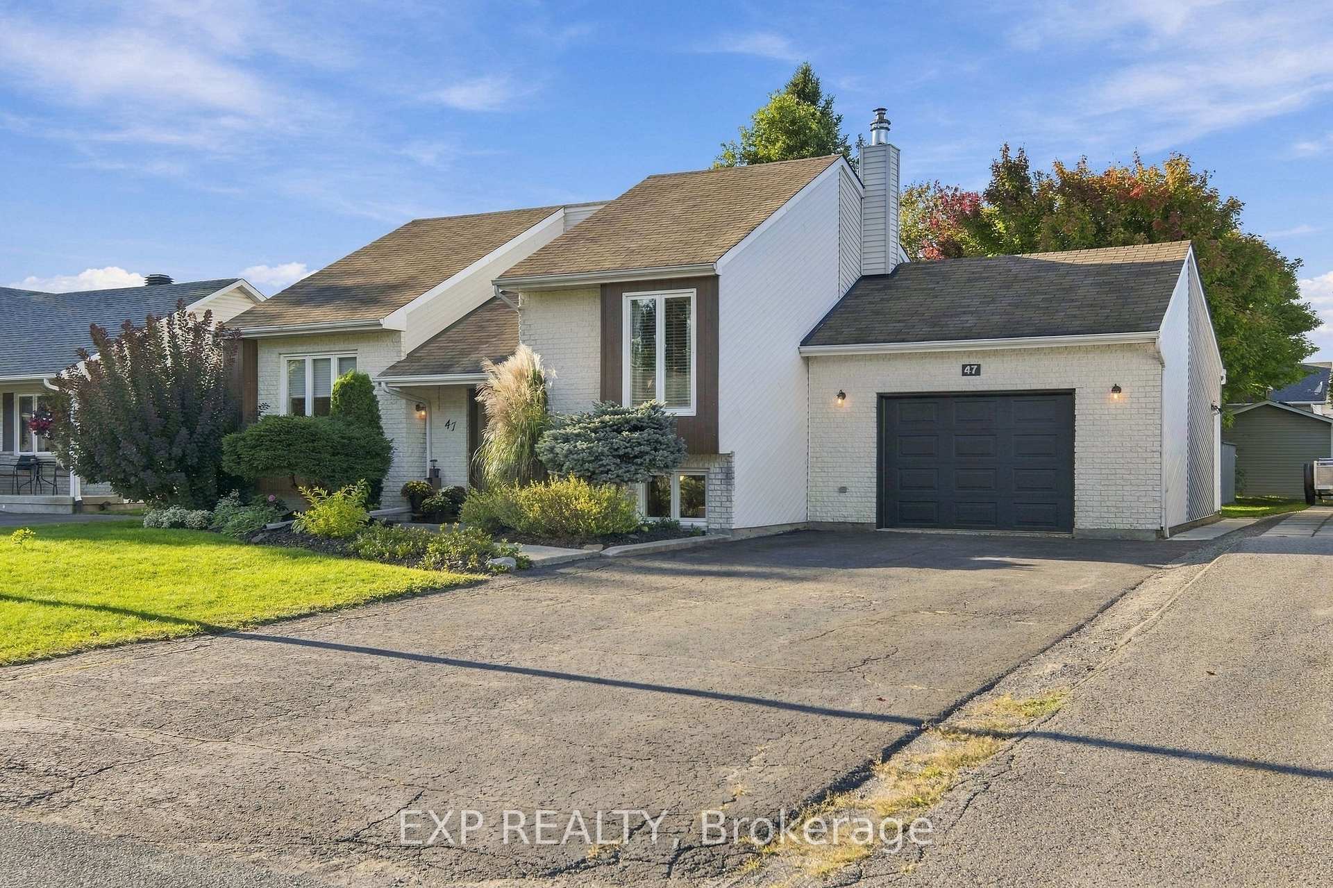 Photo 2 of 47 Albert Street, Russell, Embrun — HOMEH