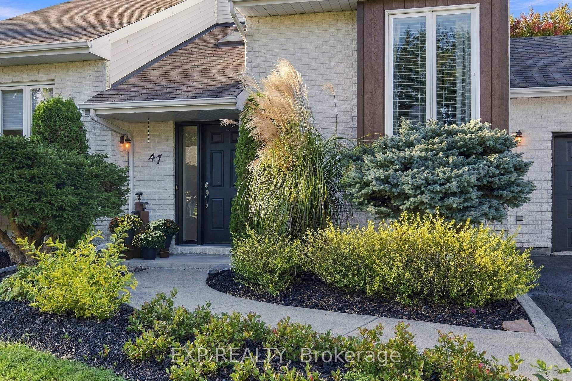 Photo 3 of 47 Albert Street, Russell, Embrun — HOMEH