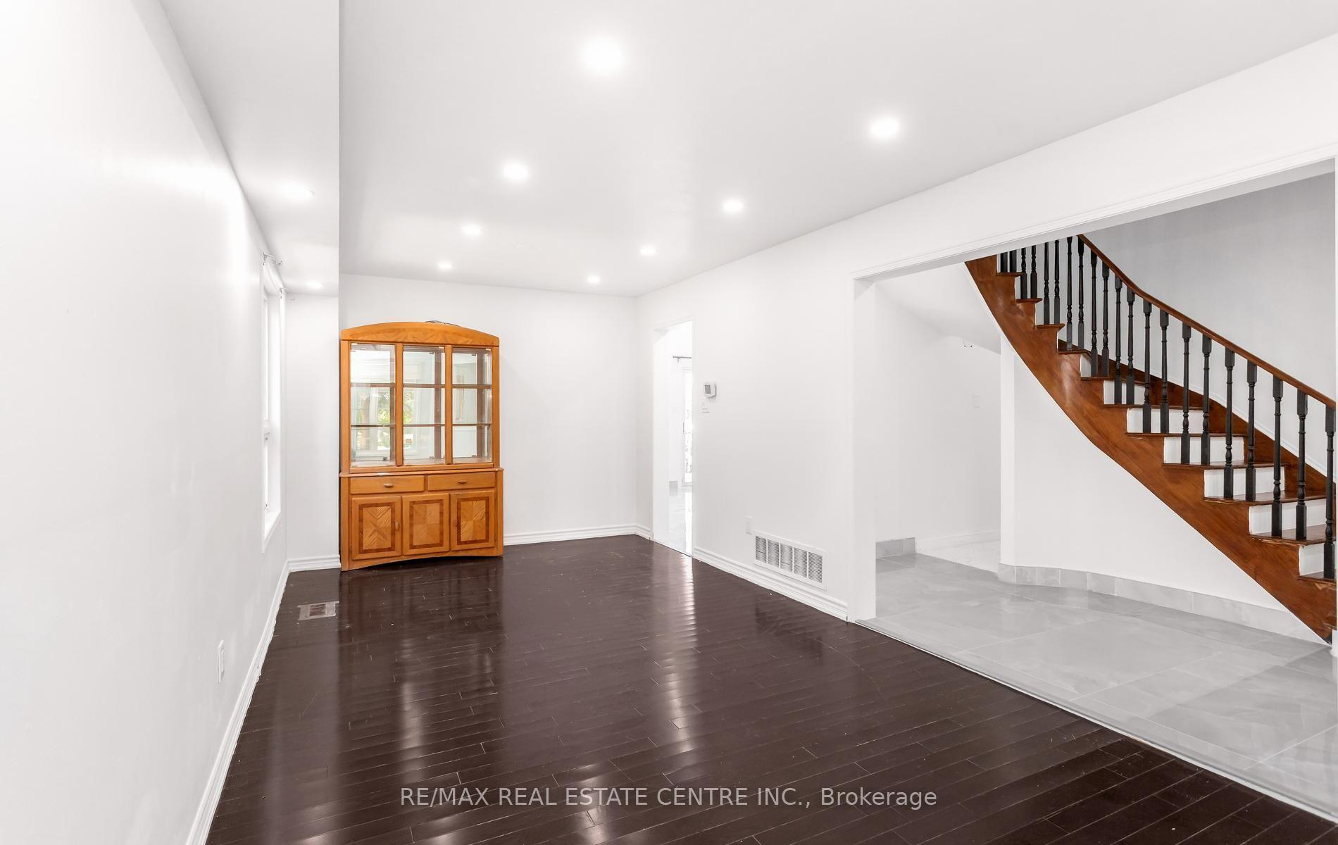 Photo 7 of Unit Upper, 2874 Gardenview Crescent, Mississauga, Central Erin Mills — HOMEH