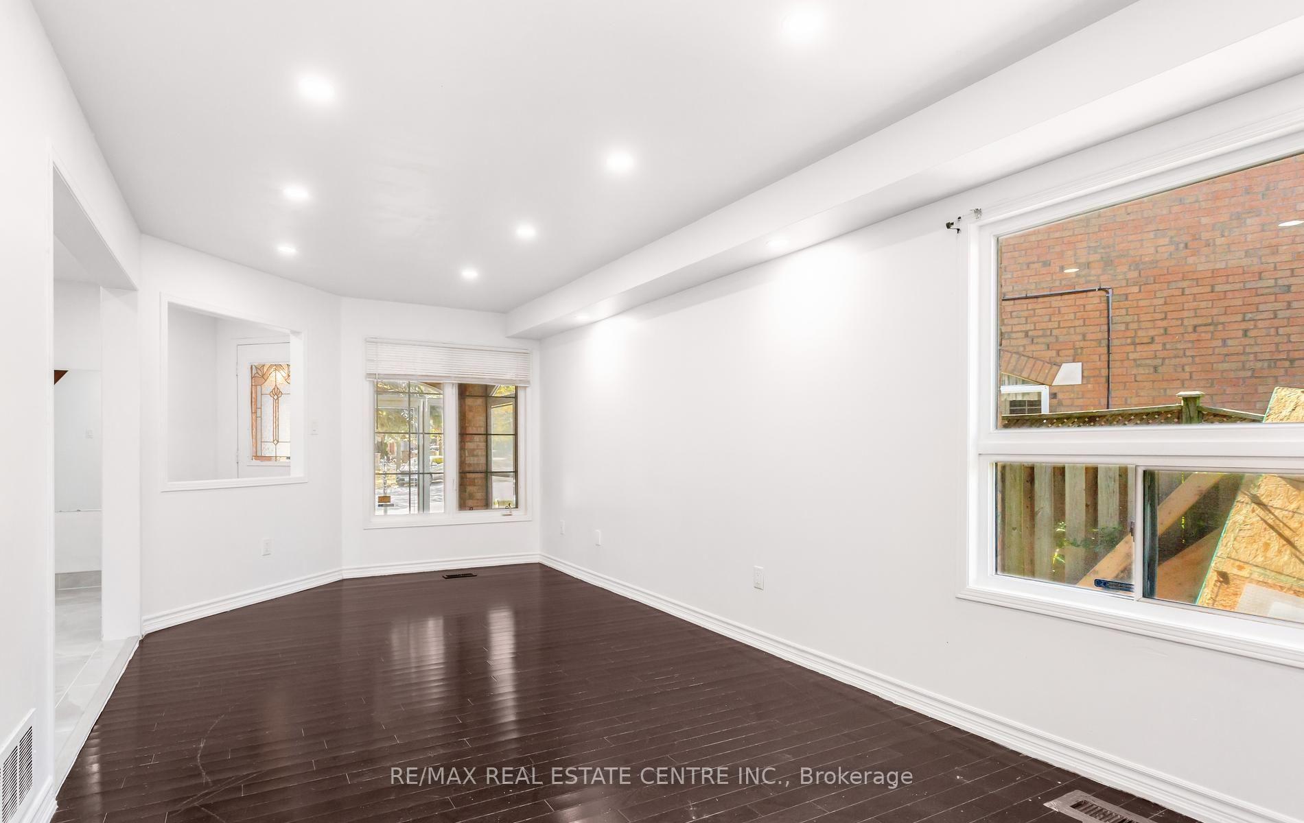 Photo 8 of Unit Upper, 2874 Gardenview Crescent, Mississauga, Central Erin Mills — HOMEH