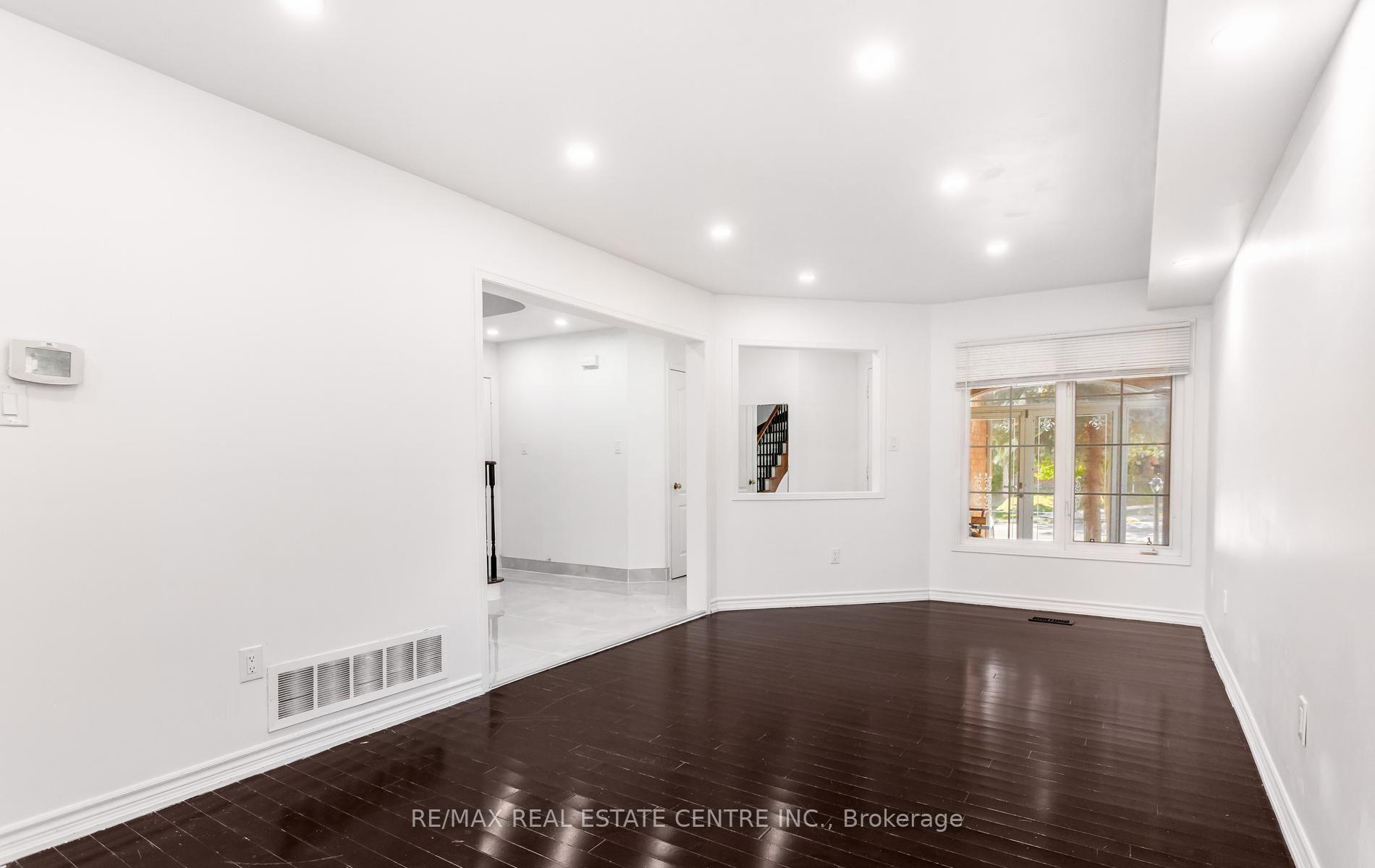 Photo 9 of Unit Upper, 2874 Gardenview Crescent, Mississauga, Central Erin Mills — HOMEH