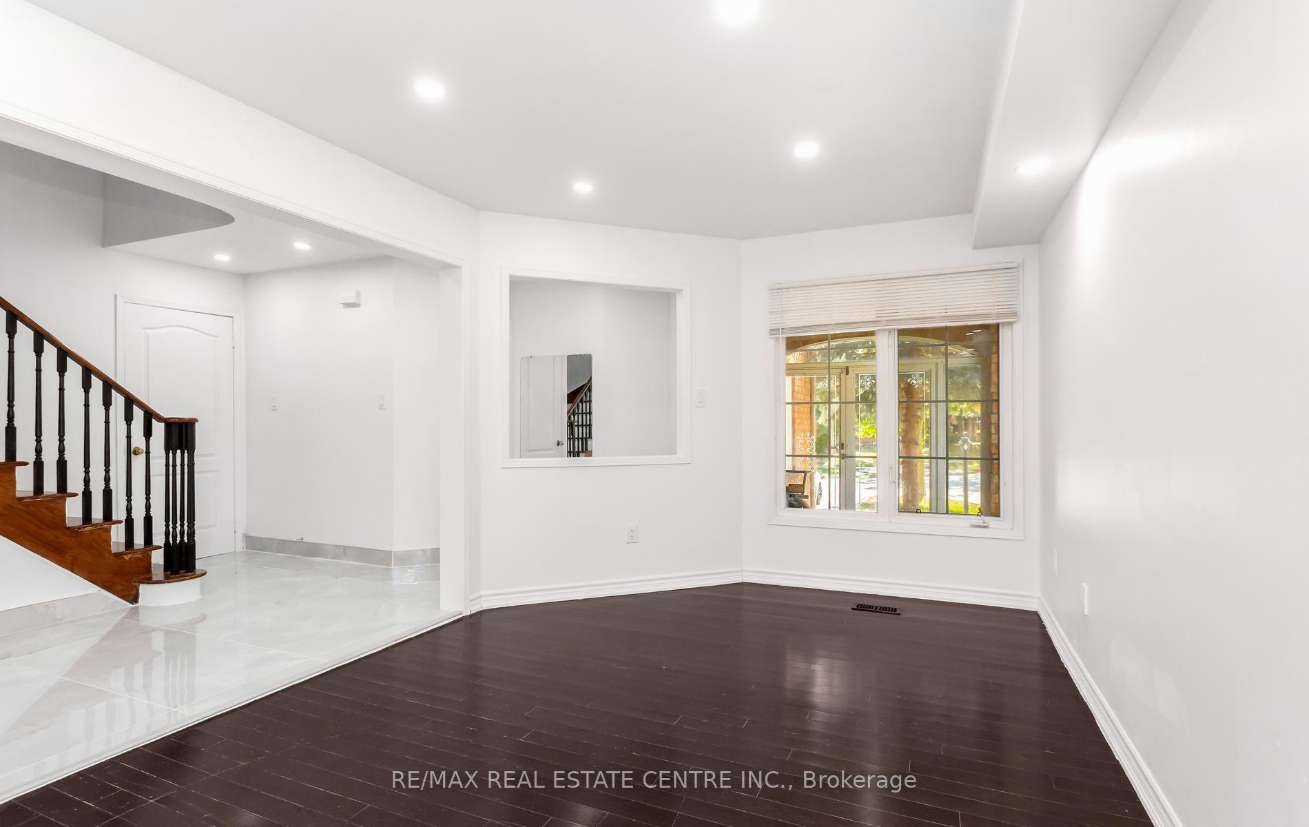 Photo 10 of Unit Upper, 2874 Gardenview Crescent, Mississauga, Central Erin Mills — HOMEH
