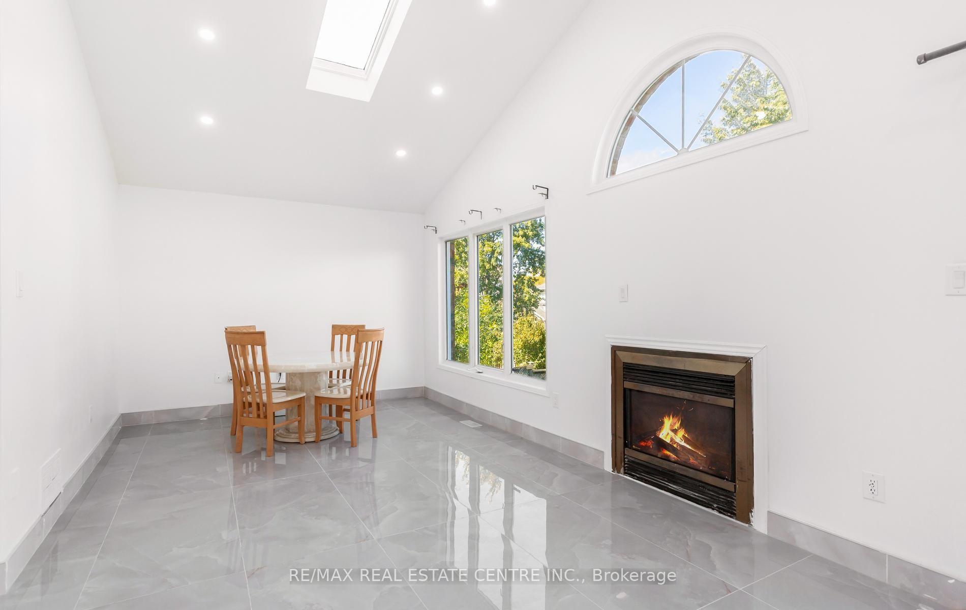 Photo 11 of Unit Upper, 2874 Gardenview Crescent, Mississauga, Central Erin Mills — HOMEH