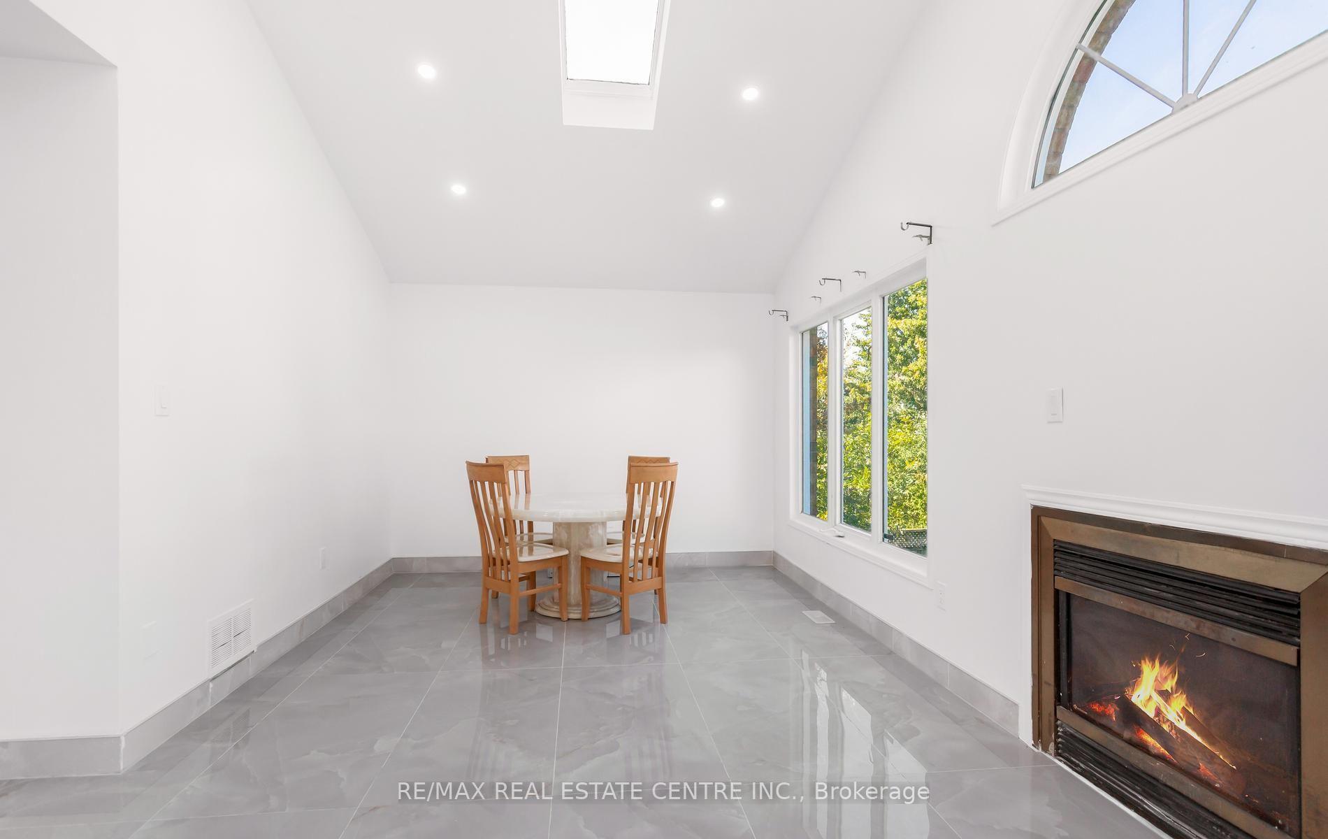 Photo 12 of Unit Upper, 2874 Gardenview Crescent, Mississauga, Central Erin Mills — HOMEH