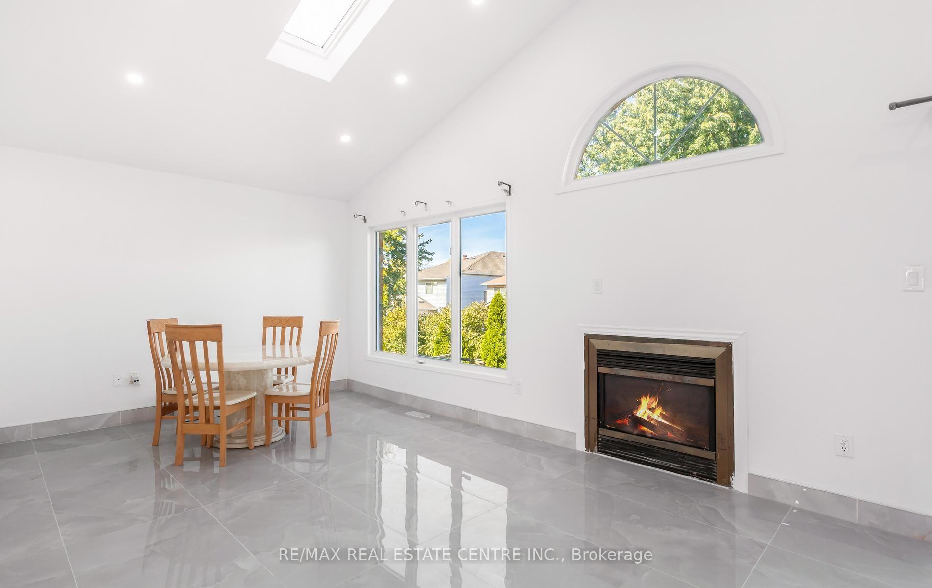 Photo 13 of Unit Upper, 2874 Gardenview Crescent, Mississauga, Central Erin Mills — HOMEH