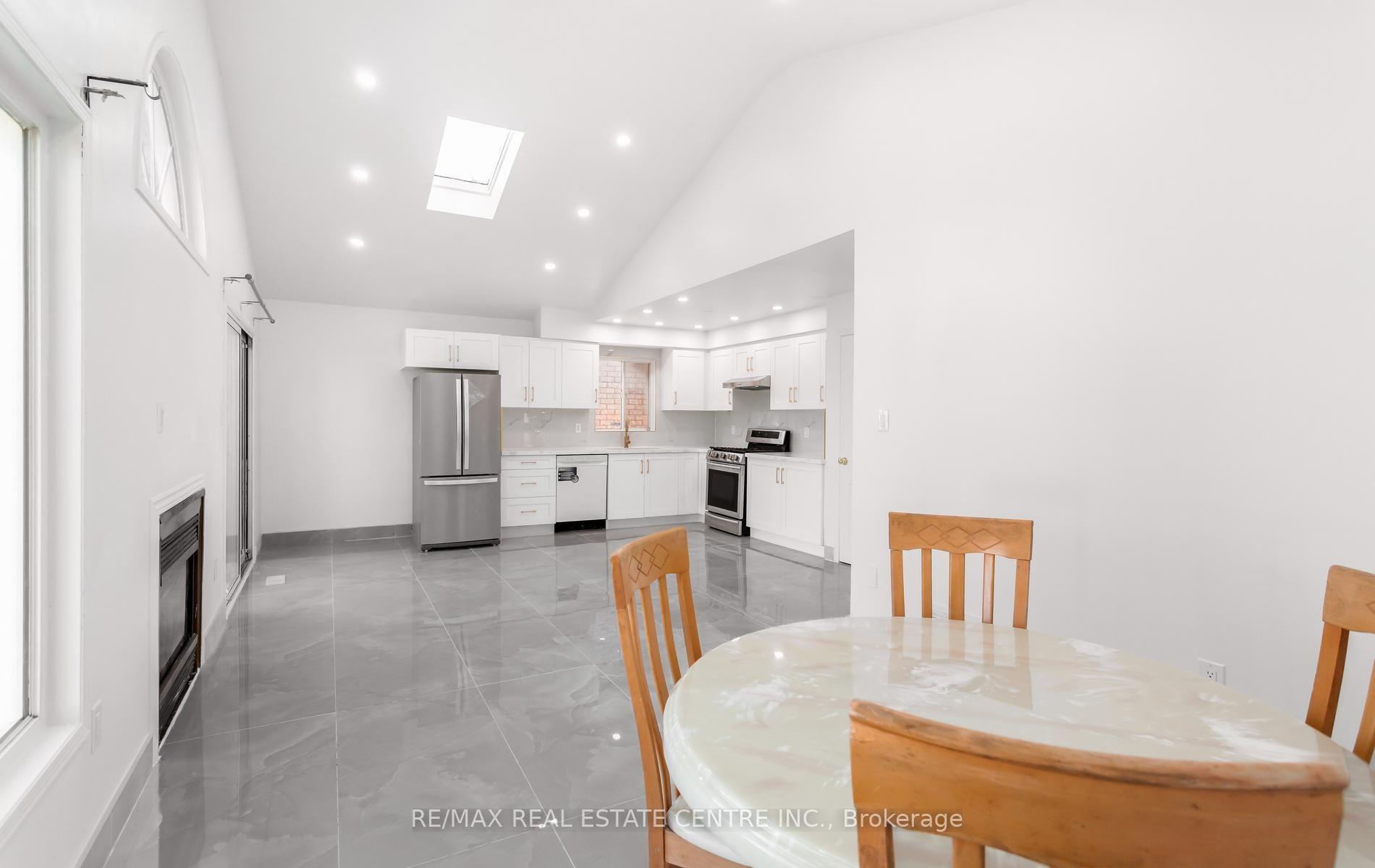 Photo 14 of Unit Upper, 2874 Gardenview Crescent, Mississauga, Central Erin Mills — HOMEH