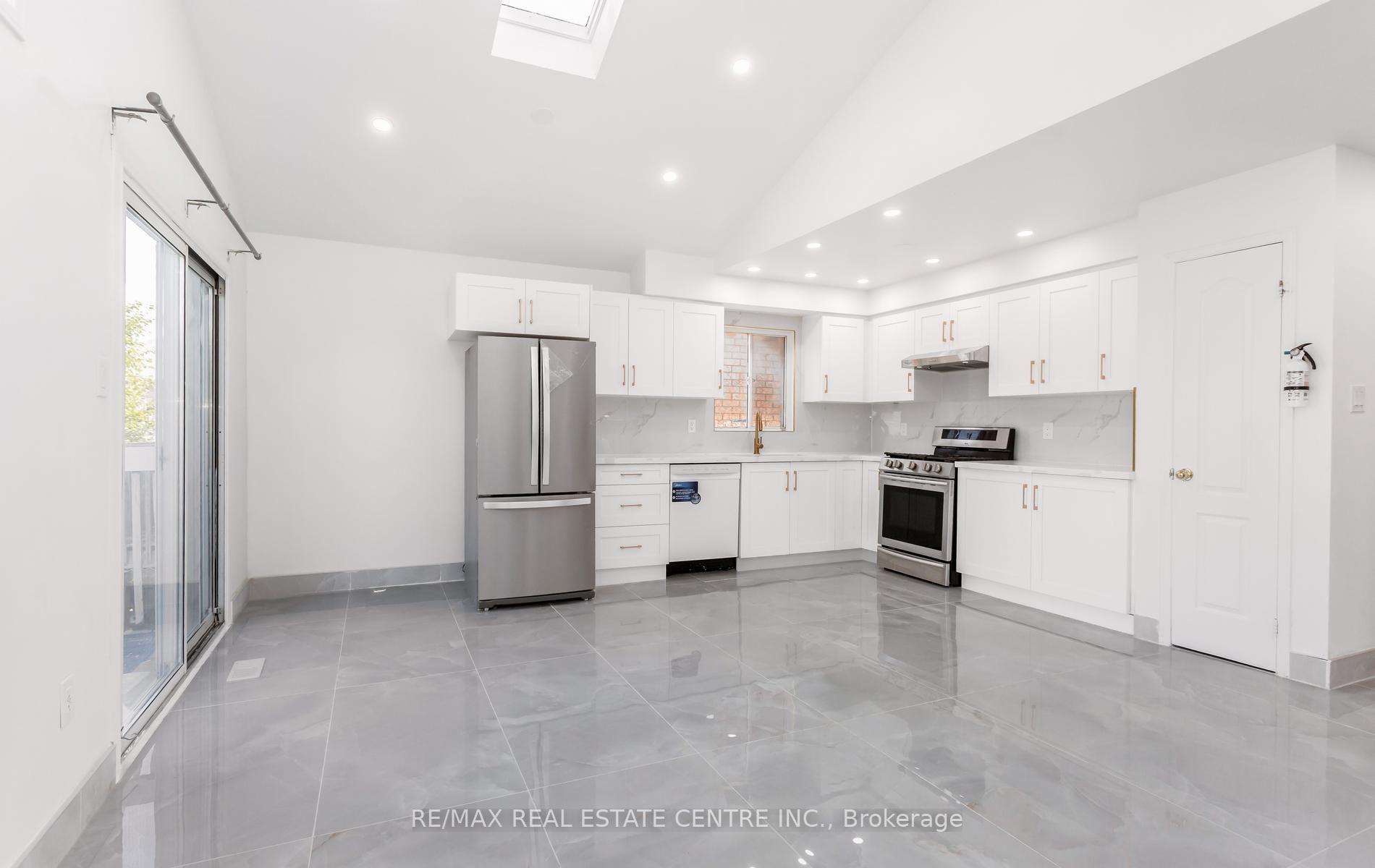 Photo 17 of Unit Upper, 2874 Gardenview Crescent, Mississauga, Central Erin Mills — HOMEH