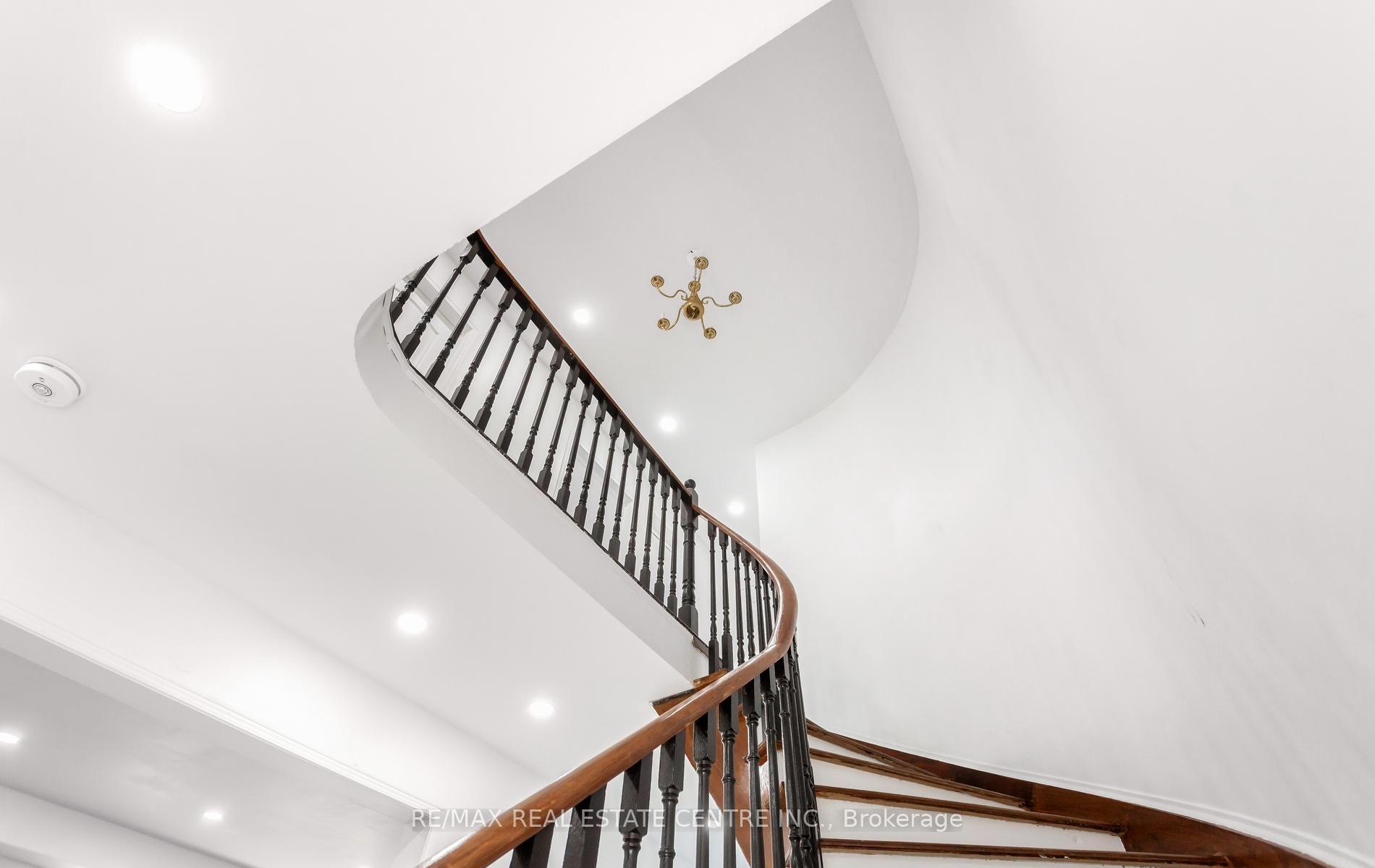 Photo 26 of Unit Upper, 2874 Gardenview Crescent, Mississauga, Central Erin Mills — HOMEH