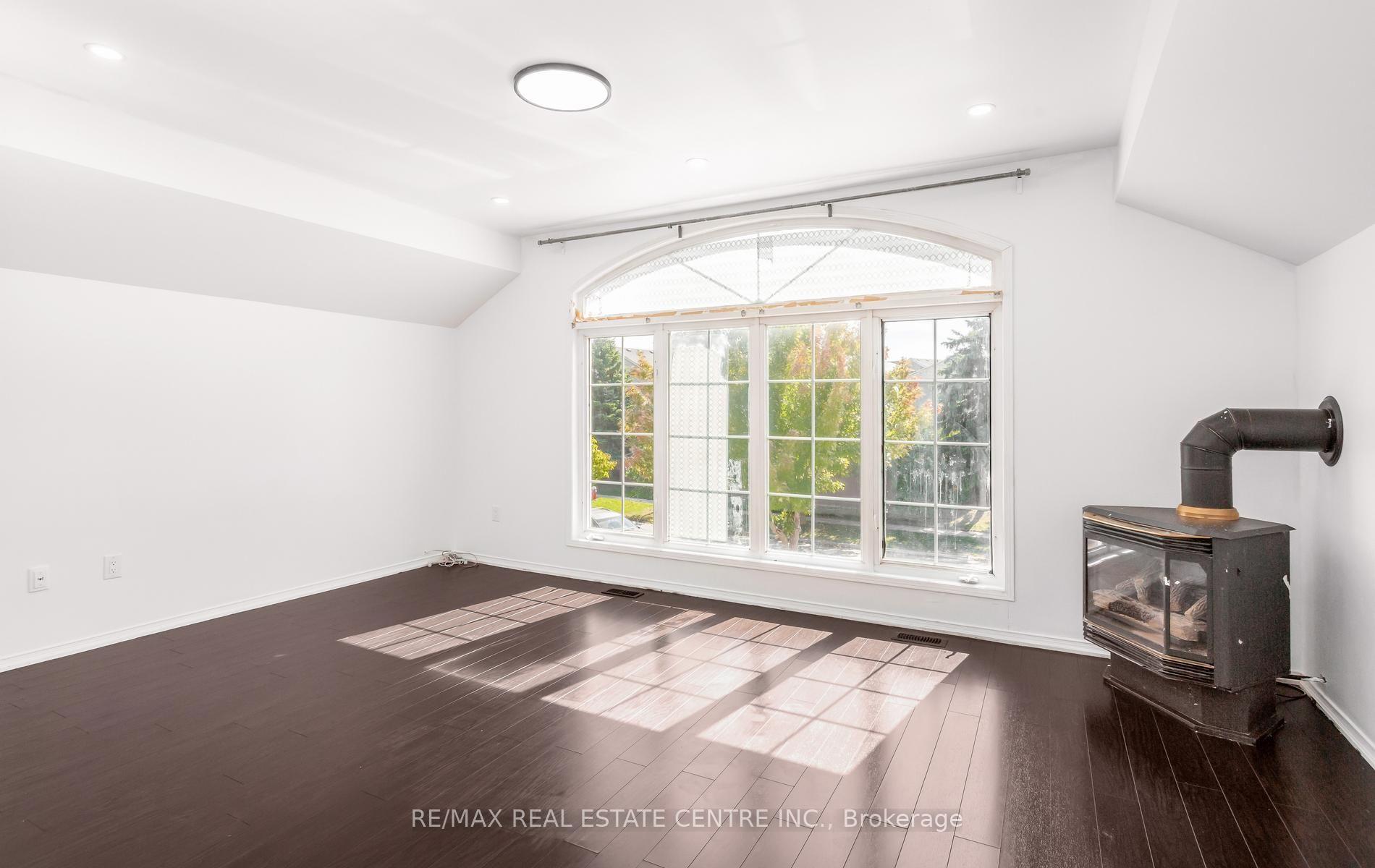 Photo 29 of Unit Upper, 2874 Gardenview Crescent, Mississauga, Central Erin Mills — HOMEH