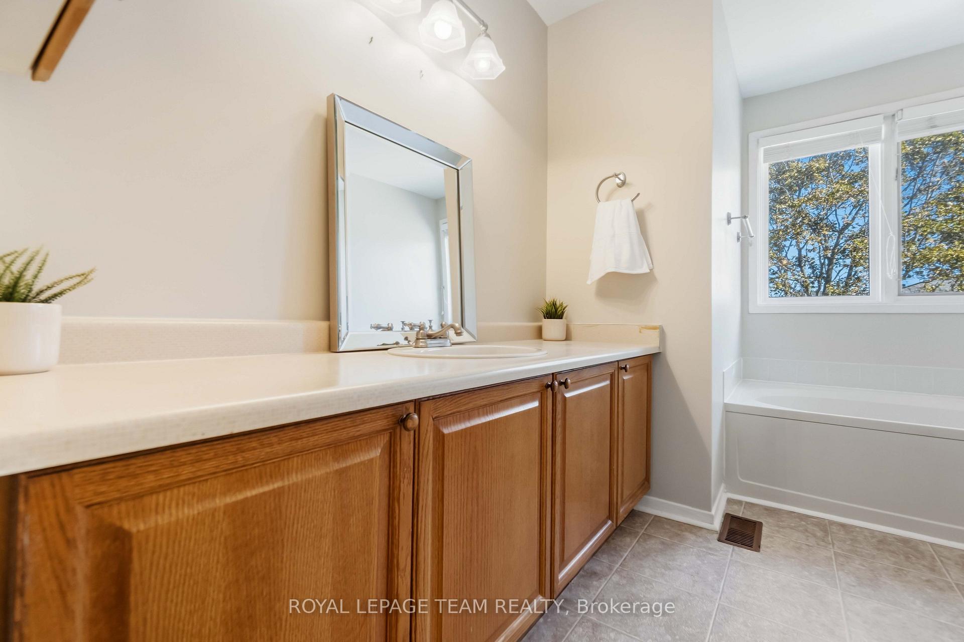 Photo 32 of 1078 Karsh Drive, Ottawa, Hunt Club Park — HOMEH