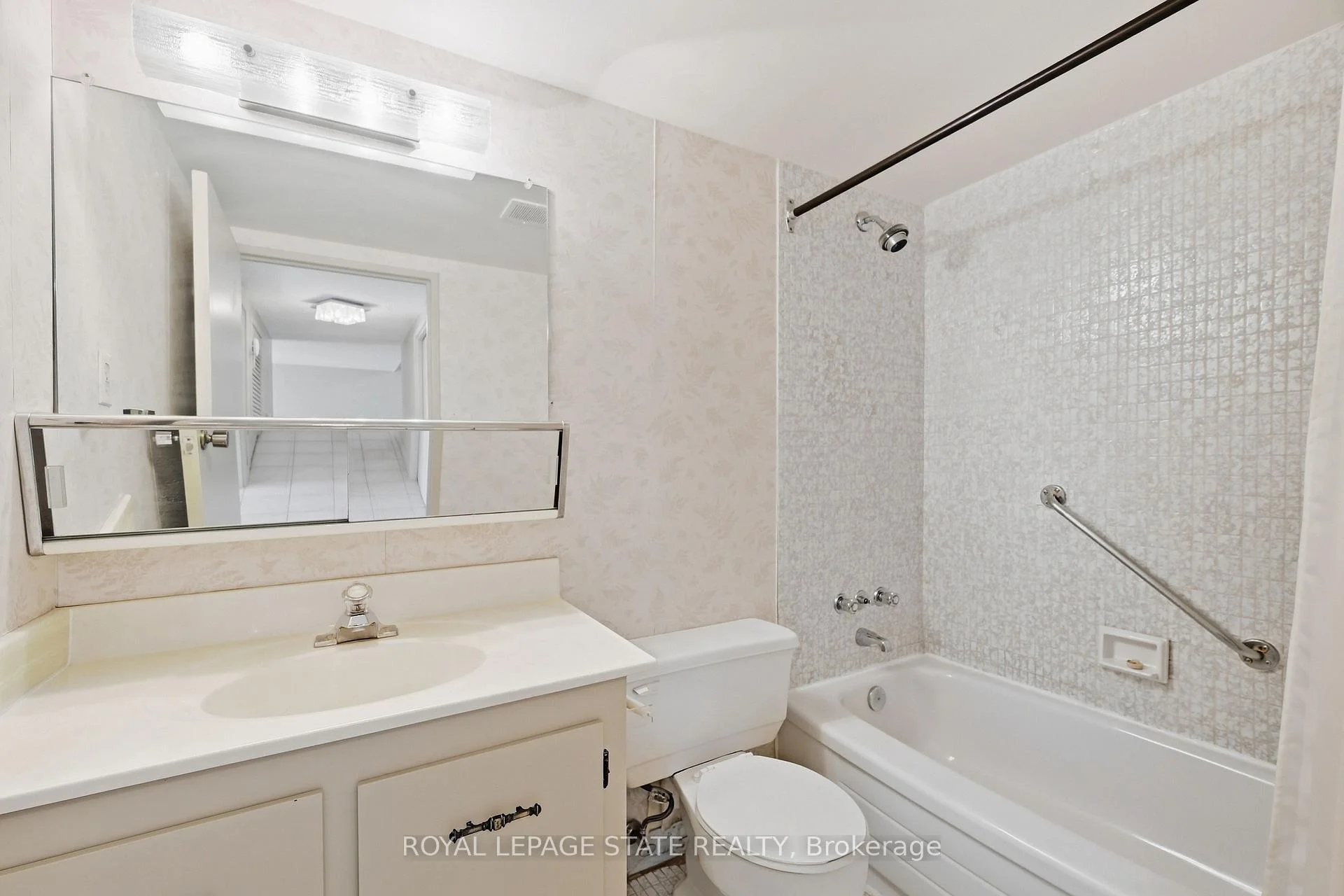 Photo 4 of Unit 803, 120 Duke Street, Hamilton, Durand — HOMEH