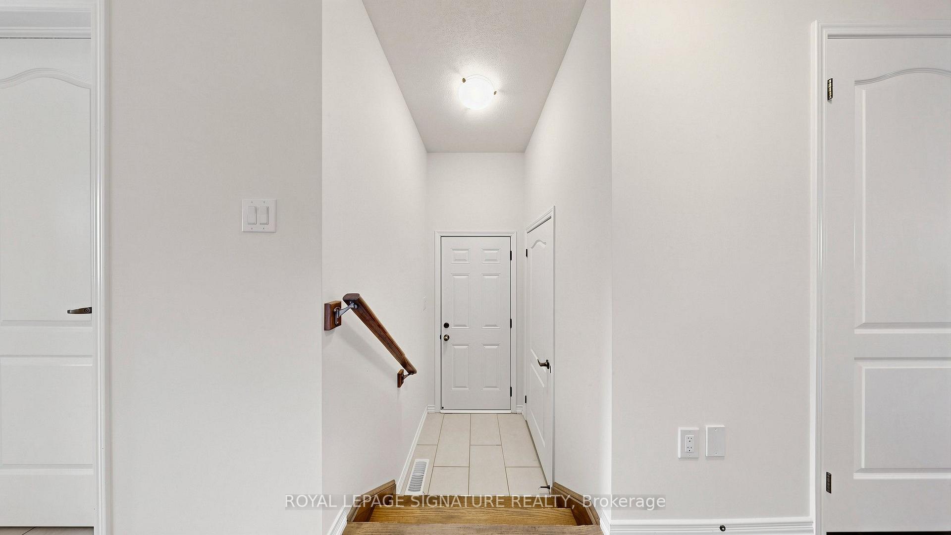Photo 5 of 492 Queen Mary Drive, Brampton, Northwest Brampton — HOMEH