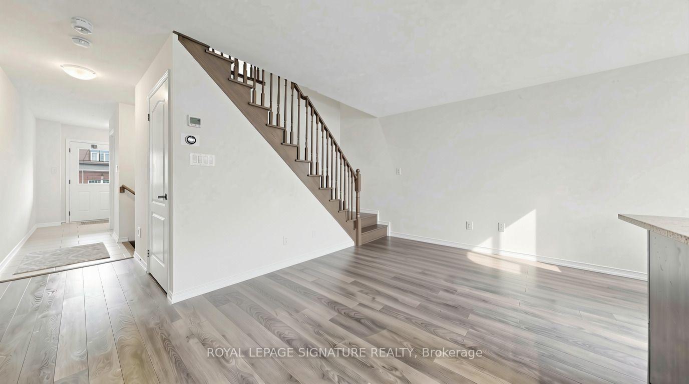 Photo 9 of 492 Queen Mary Drive, Brampton, Northwest Brampton — HOMEH