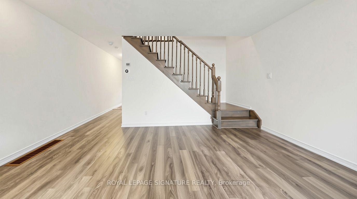Photo 10 of 492 Queen Mary Drive, Brampton, Northwest Brampton — HOMEH