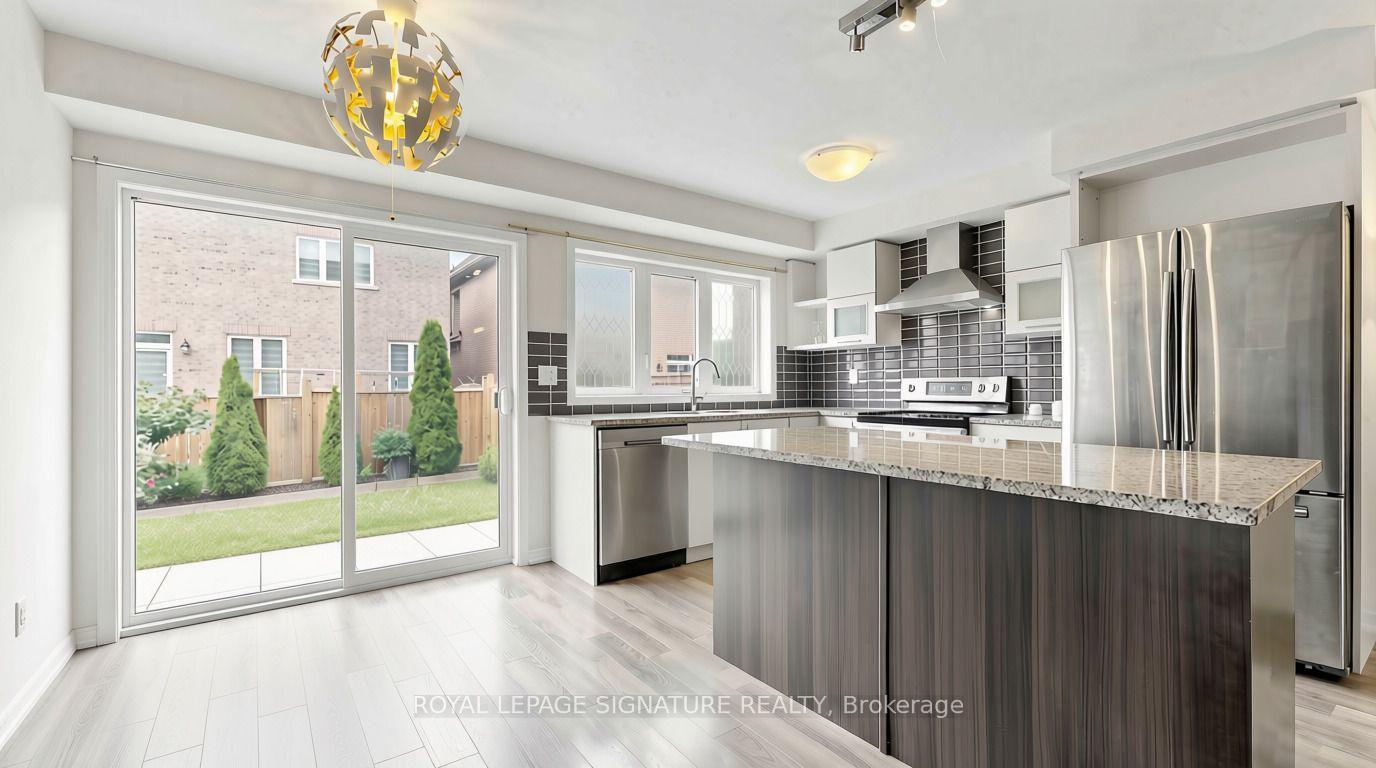 Photo 12 of 492 Queen Mary Drive, Brampton, Northwest Brampton — HOMEH