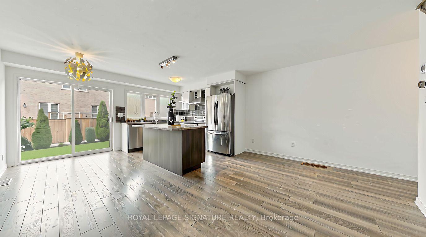 Photo 13 of 492 Queen Mary Drive, Brampton, Northwest Brampton — HOMEH