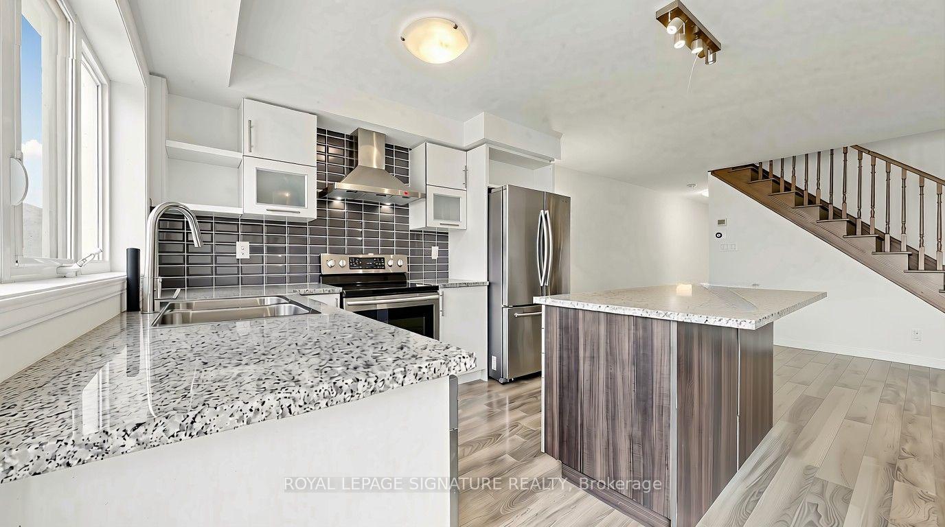 Photo 14 of 492 Queen Mary Drive, Brampton, Northwest Brampton — HOMEH