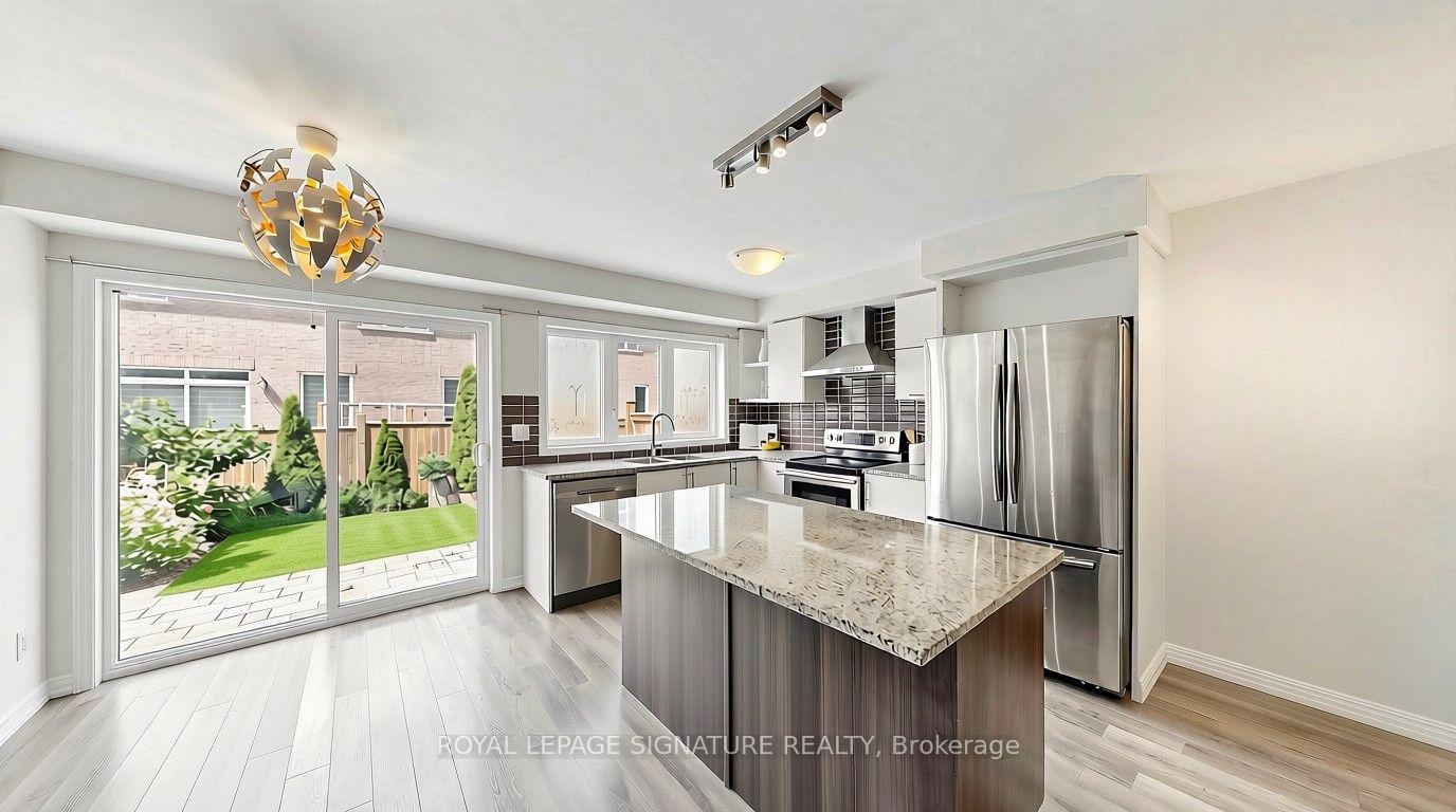 Photo 17 of 492 Queen Mary Drive, Brampton, Northwest Brampton — HOMEH