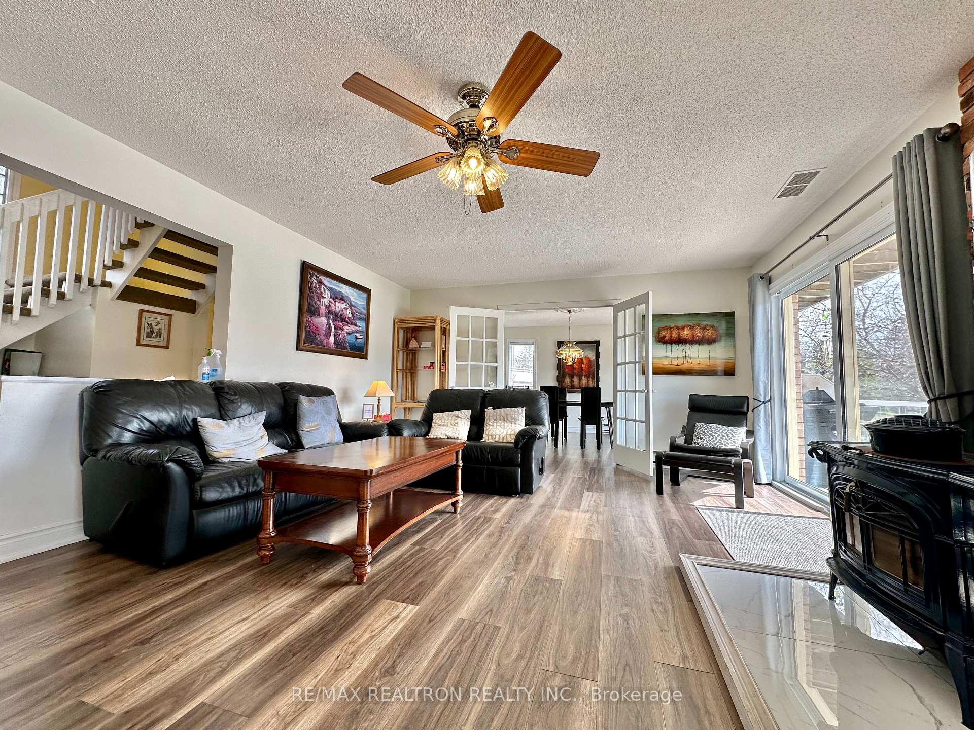 Photo 3 of 76 Poplar Crescent, Ramara, Rural Ramara — HOMEH