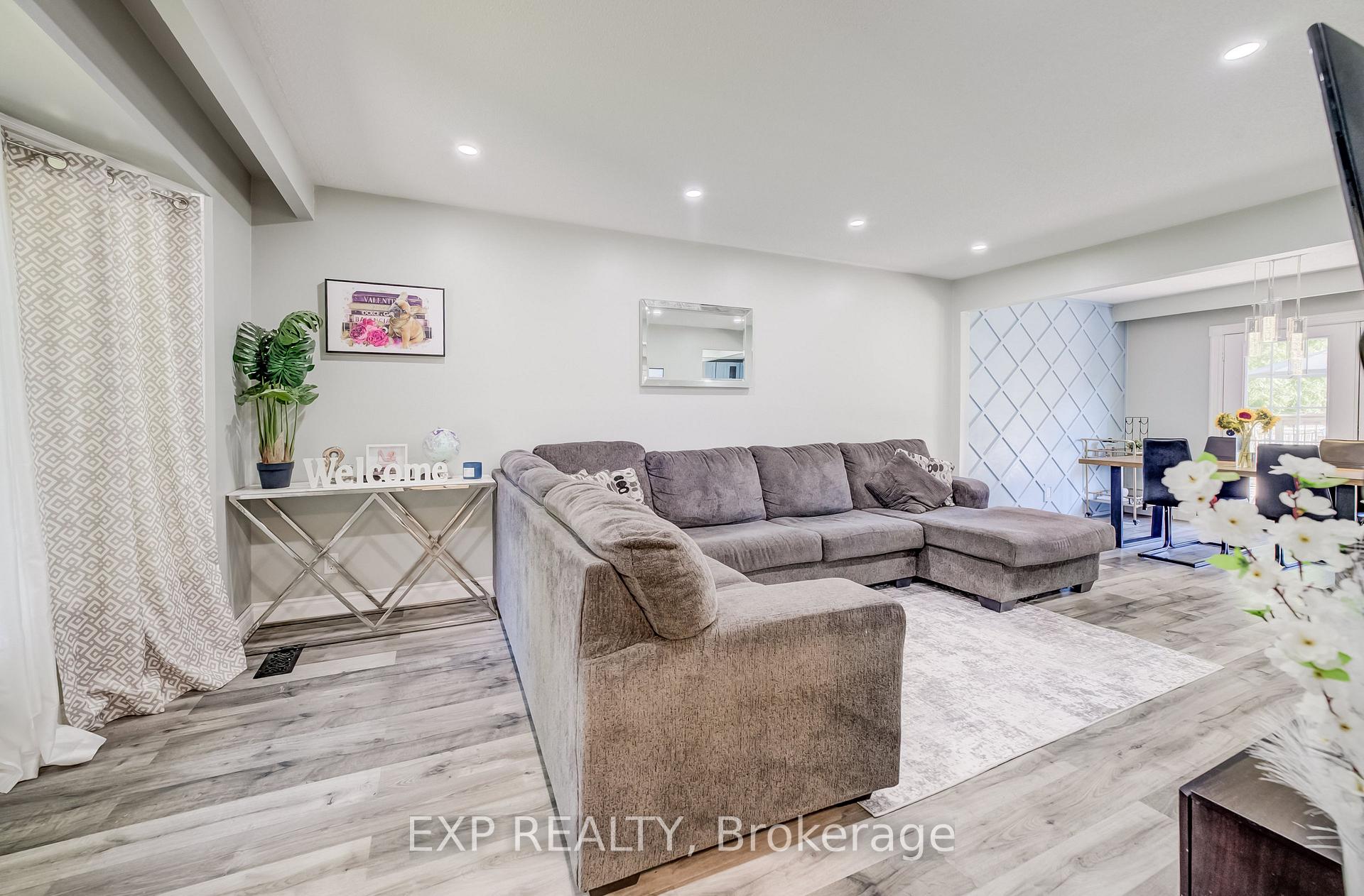 Photo 4 of 80 Glen Lake Crescent, Kitchener, Forest Heights — HOMEH
