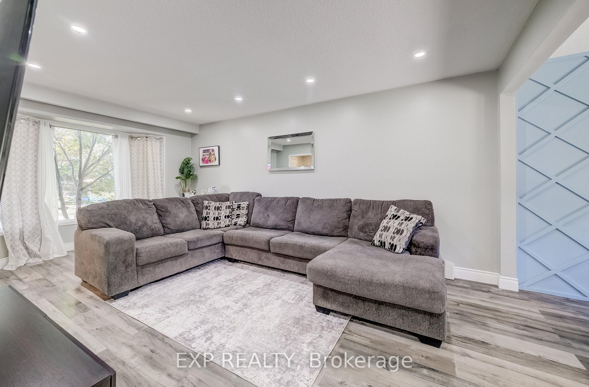 Photo 7 of 80 Glen Lake Crescent, Kitchener, Forest Heights — HOMEH