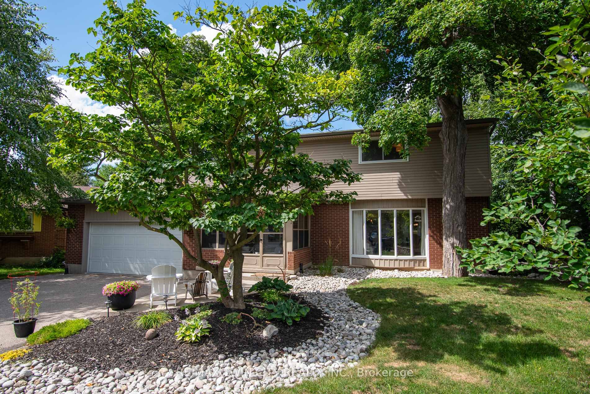 Photo 2 of 51 Murrayhill Court, Kitchener, Alpine — HOMEH