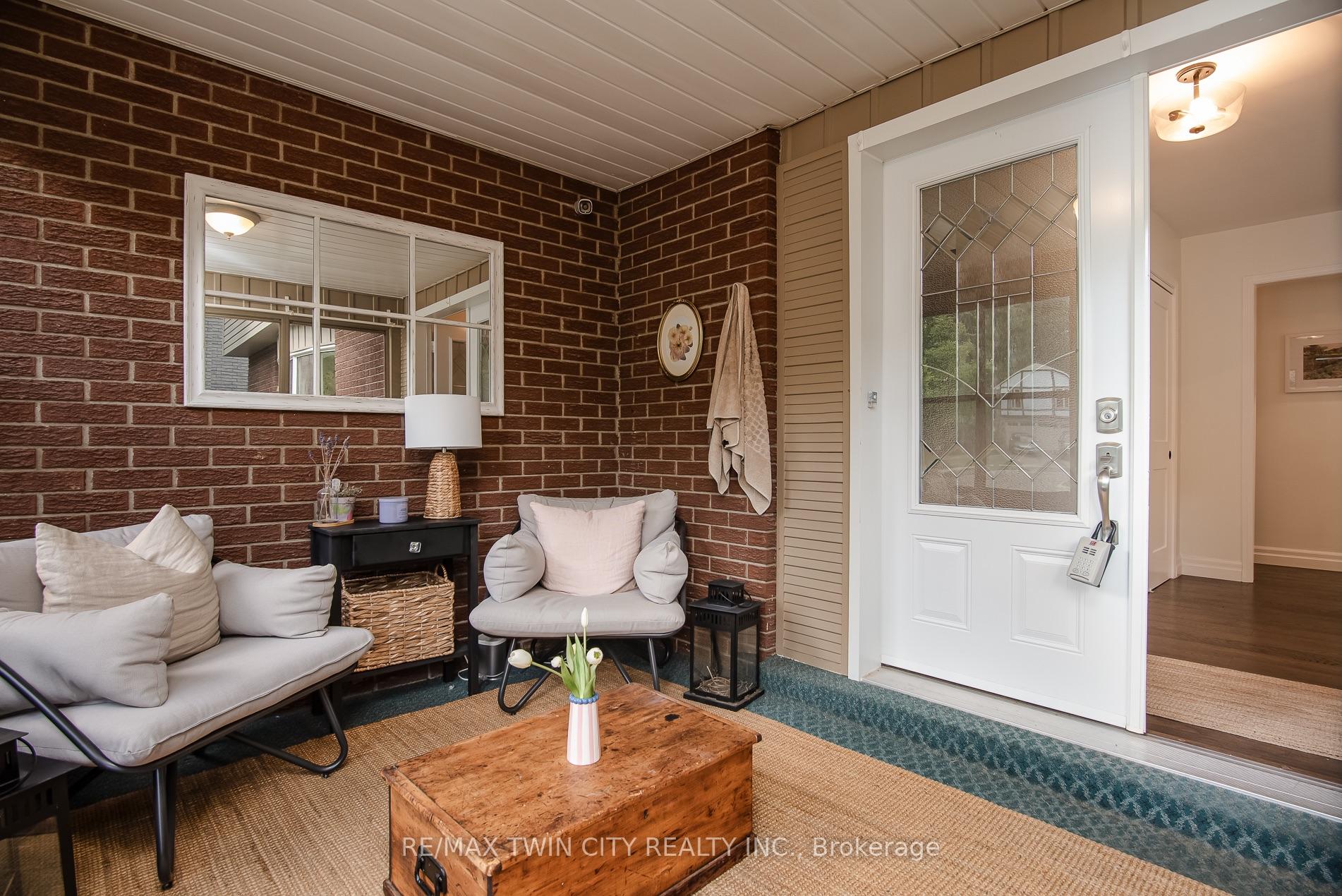 Photo 4 of 51 Murrayhill Court, Kitchener, Alpine — HOMEH
