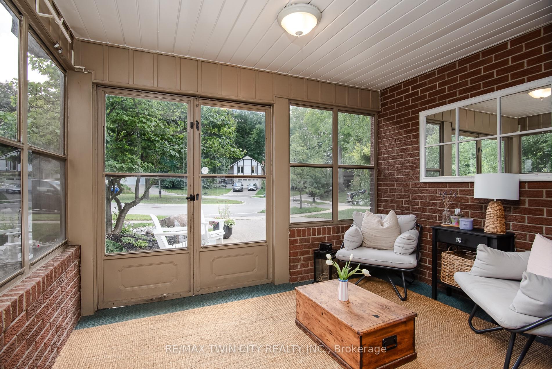 Photo 5 of 51 Murrayhill Court, Kitchener, Alpine — HOMEH