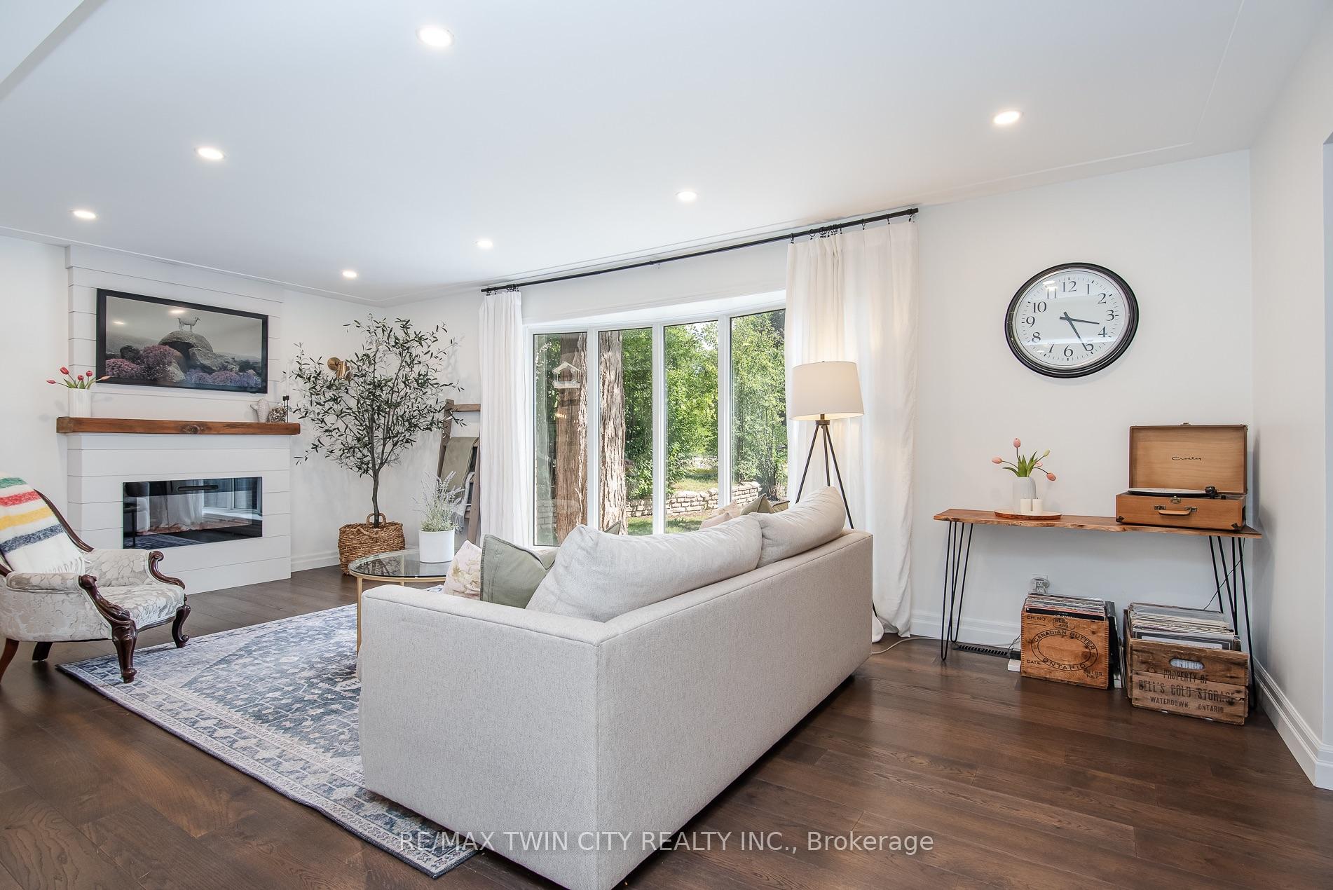 Photo 8 of 51 Murrayhill Court, Kitchener, Alpine — HOMEH