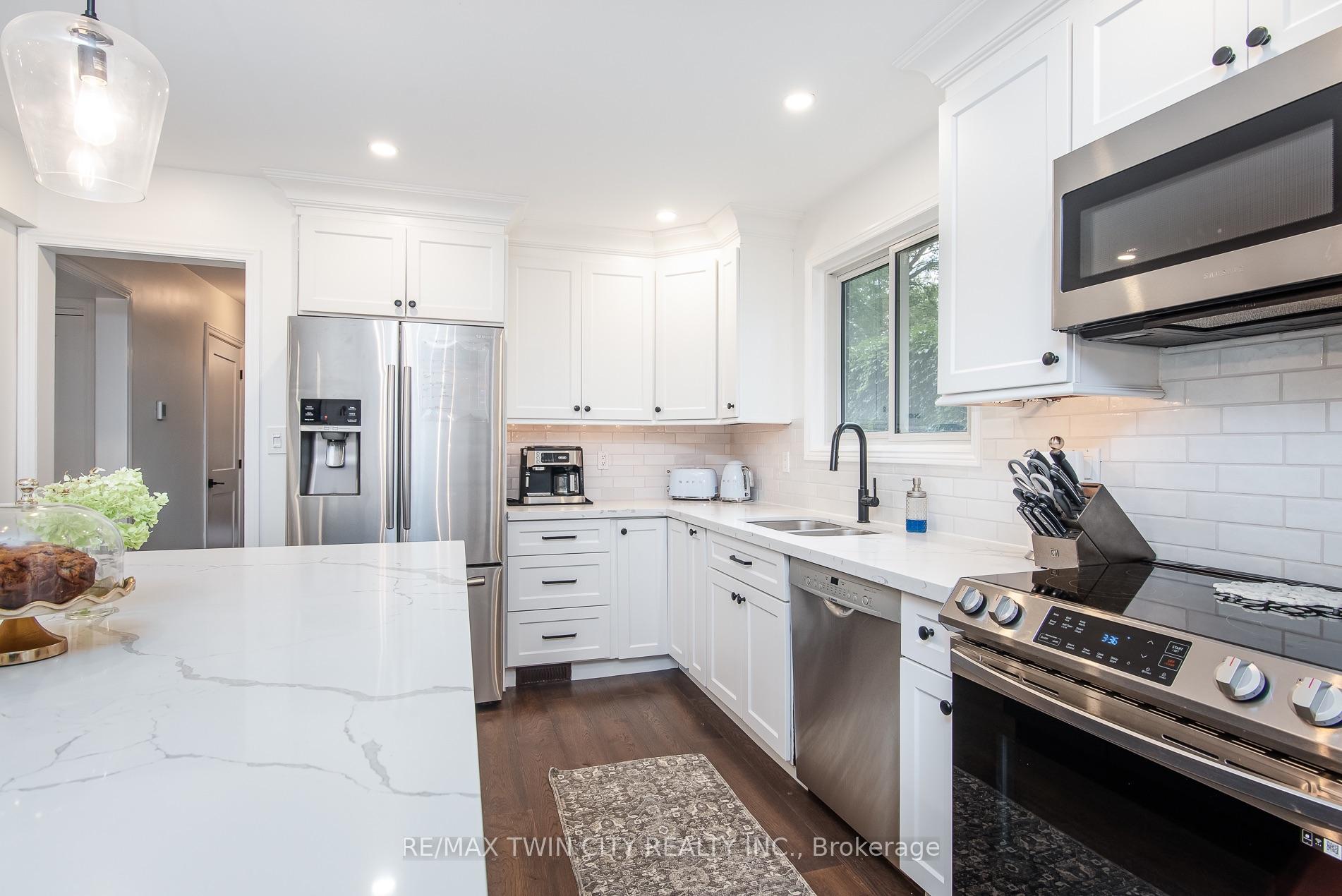 Photo 17 of 51 Murrayhill Court, Kitchener, Alpine — HOMEH