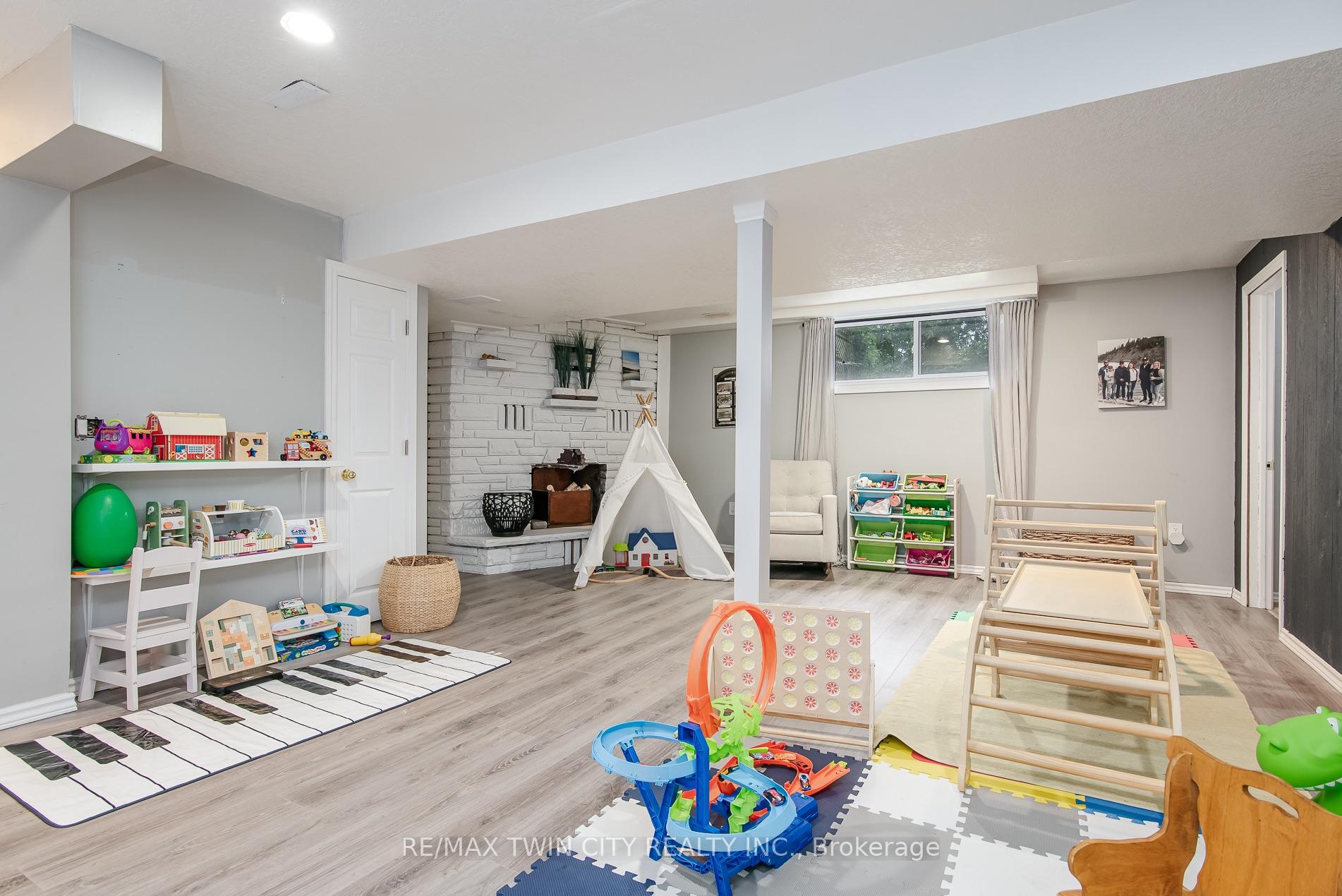 Photo 37 of 51 Murrayhill Court, Kitchener, Alpine — HOMEH