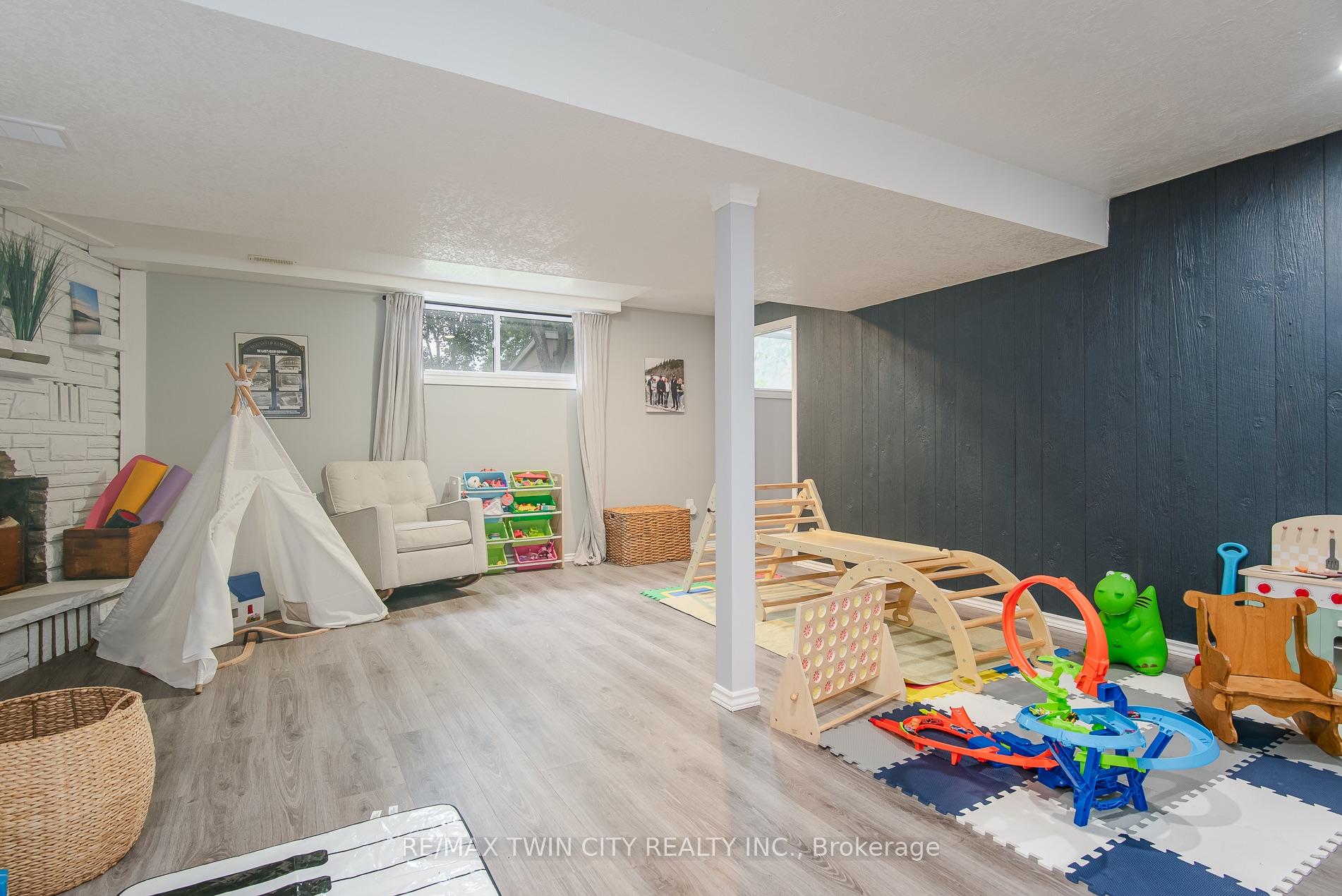Photo 38 of 51 Murrayhill Court, Kitchener, Alpine — HOMEH