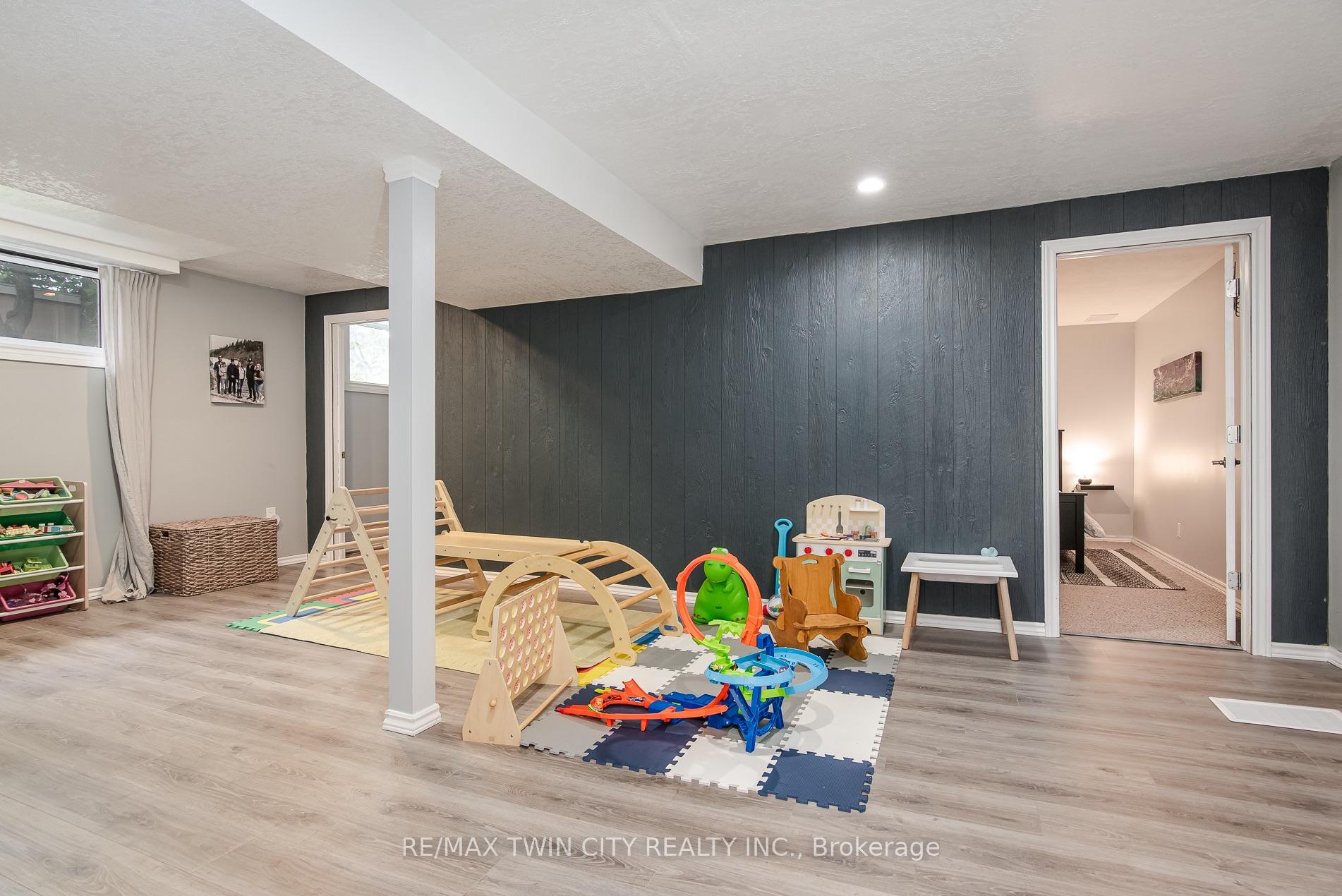 Photo 39 of 51 Murrayhill Court, Kitchener, Alpine — HOMEH